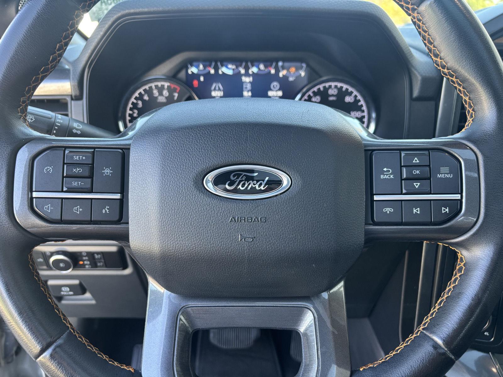 Vehicle photo 14