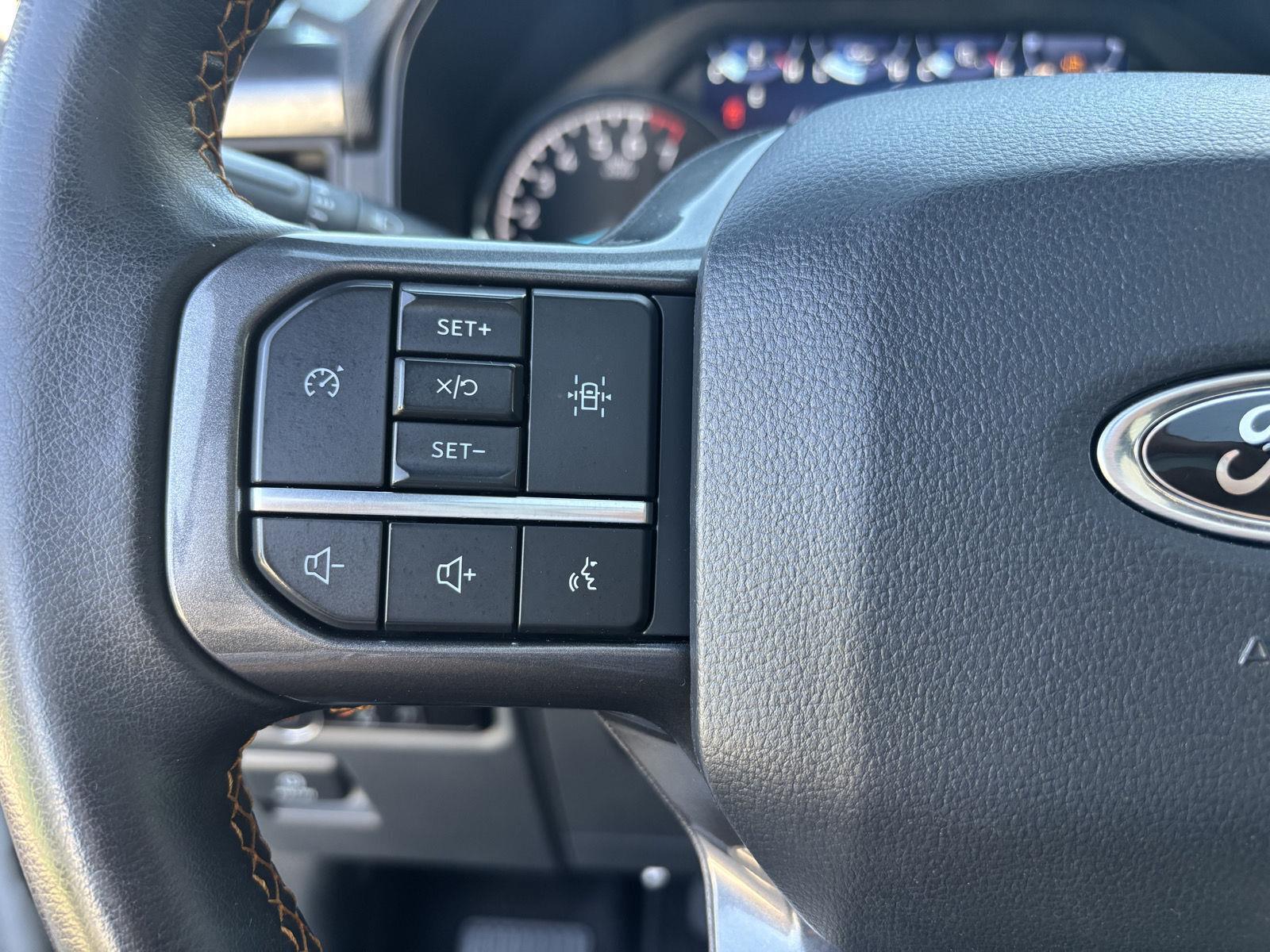 Vehicle photo 15