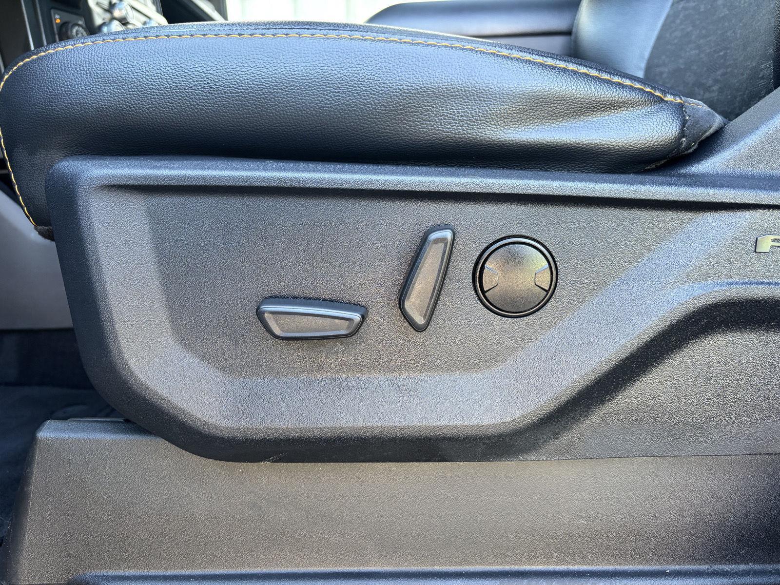 Vehicle photo 21