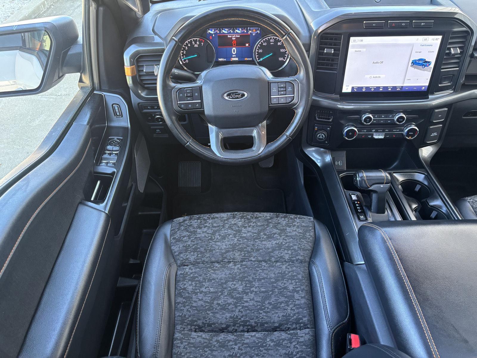 Vehicle photo 24