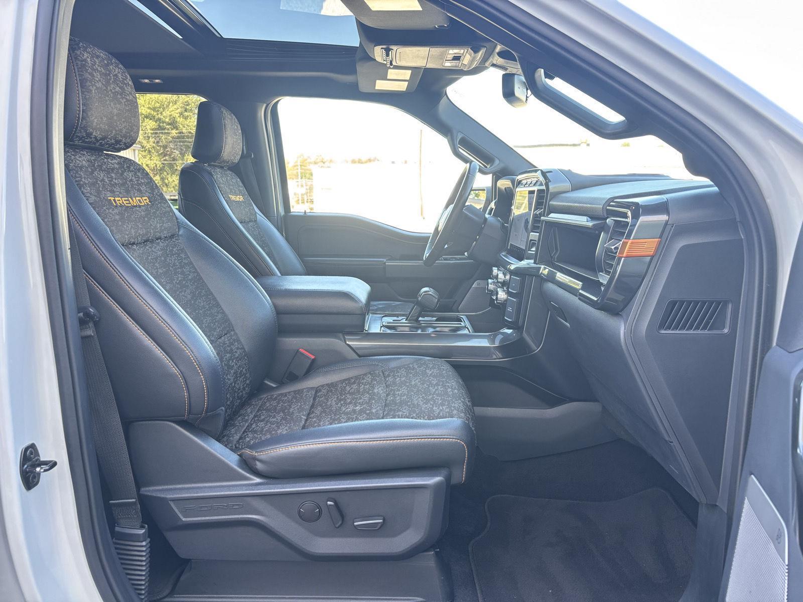 Vehicle photo 29