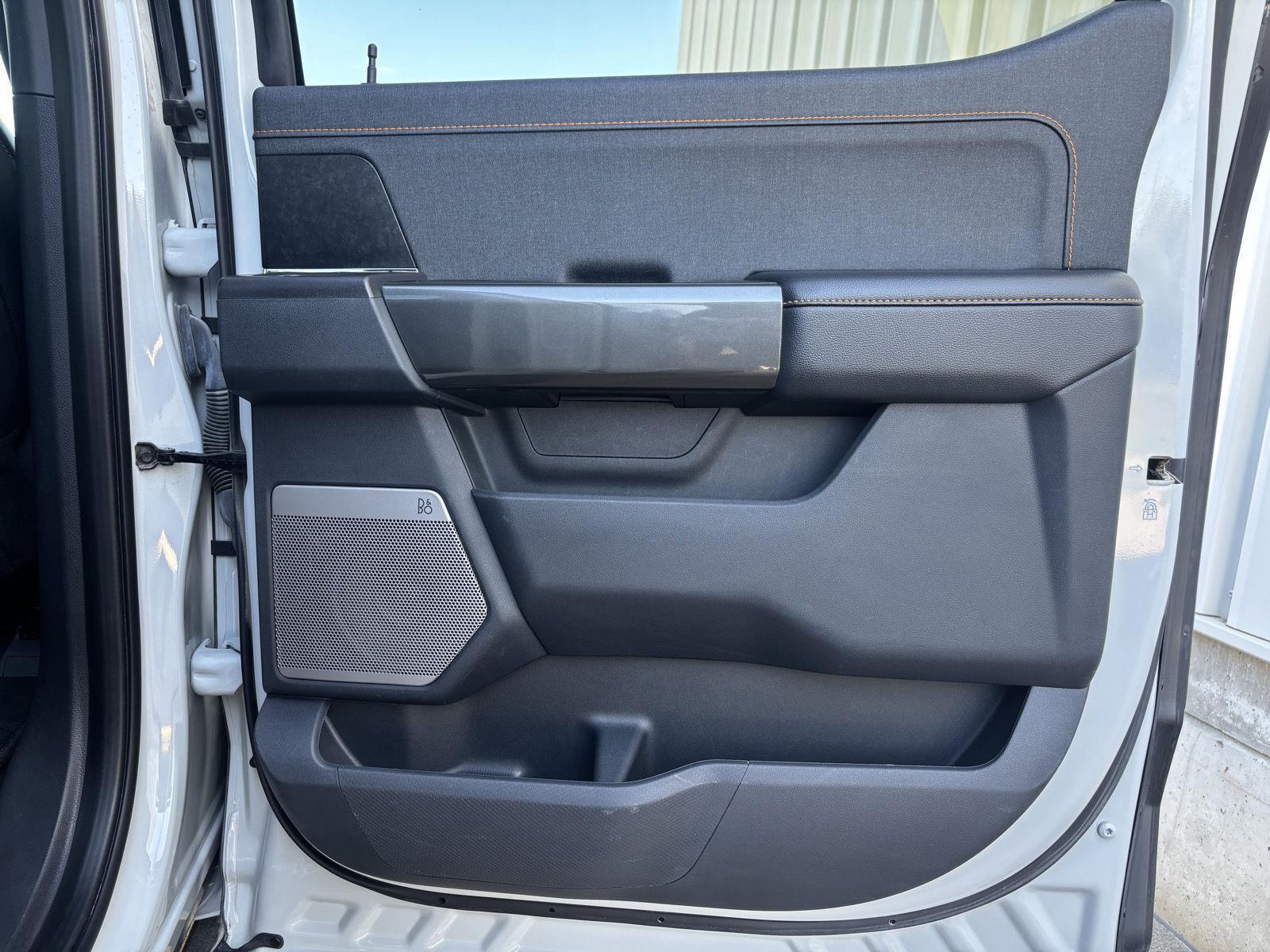 Vehicle photo 32