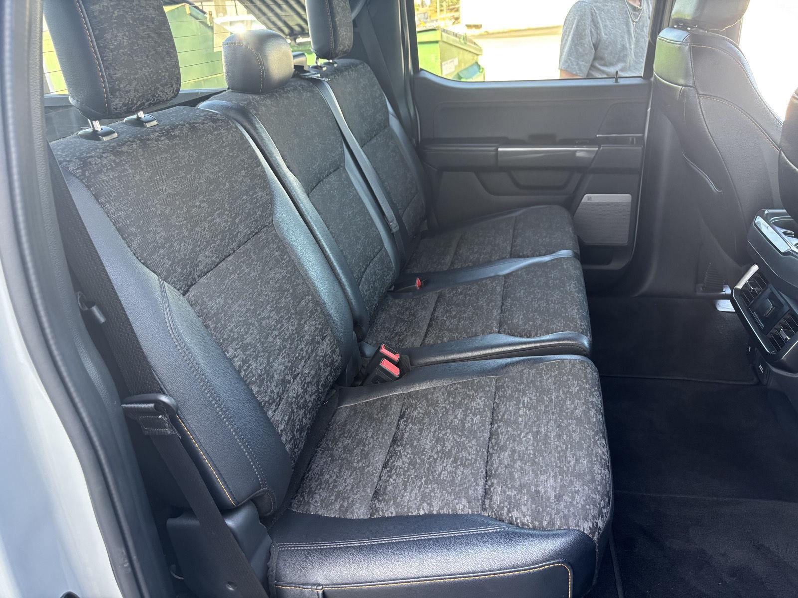Vehicle photo 34