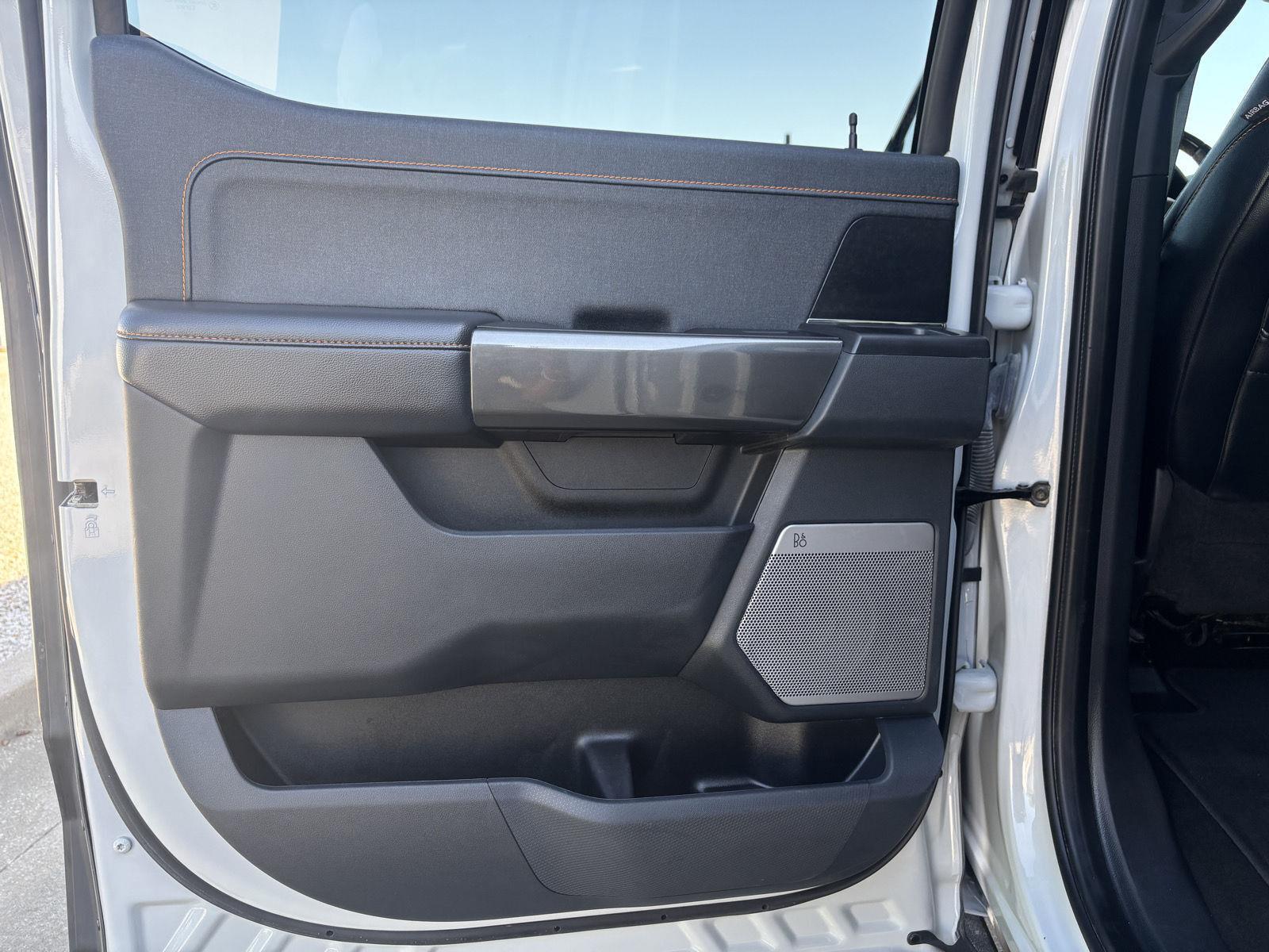 Vehicle photo 35