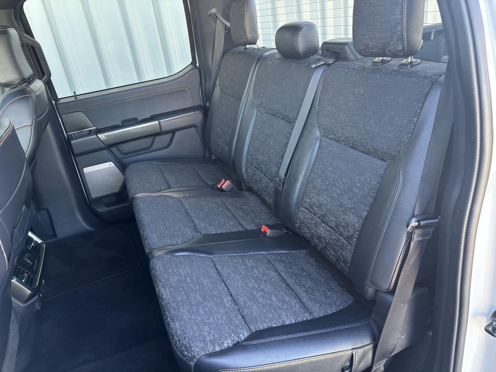 Vehicle photo 37