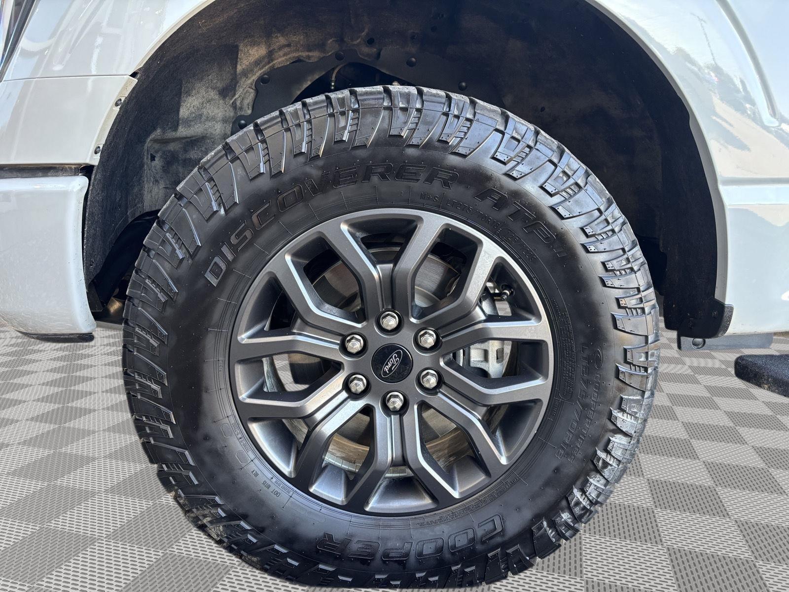 Vehicle photo 11