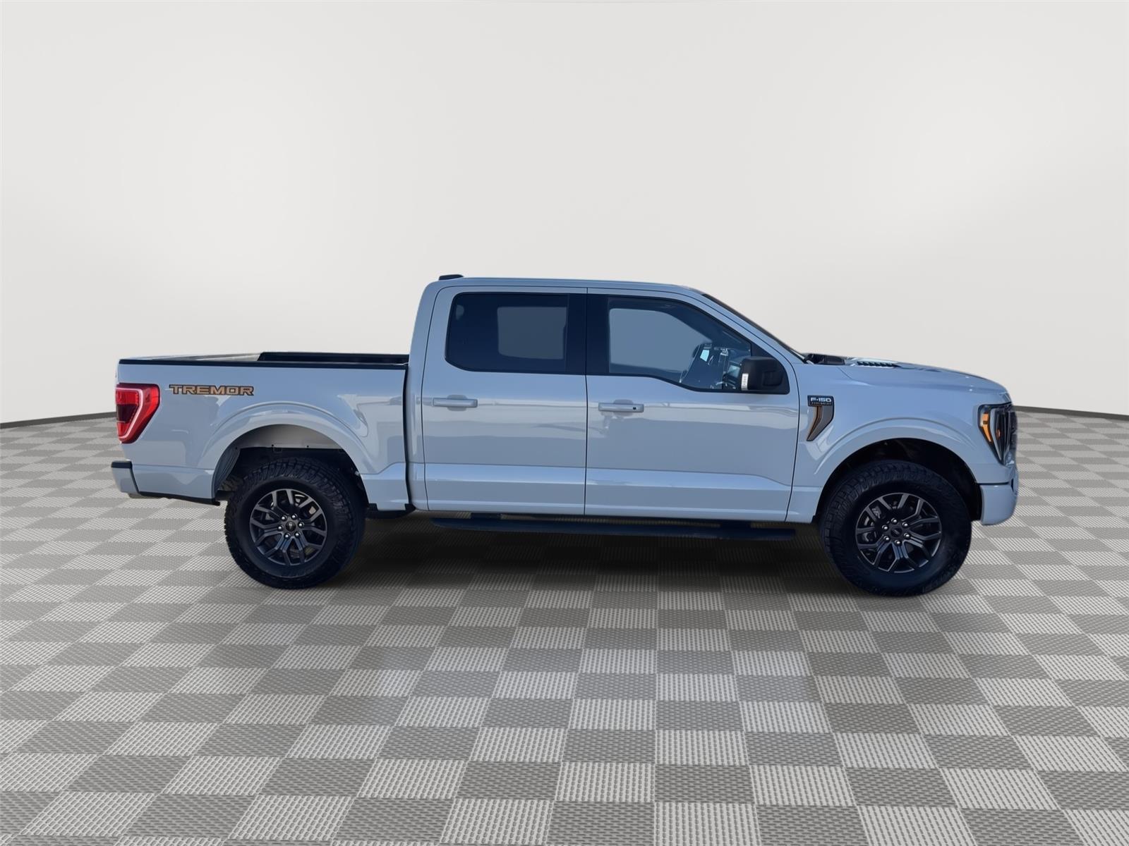 Vehicle photo 8