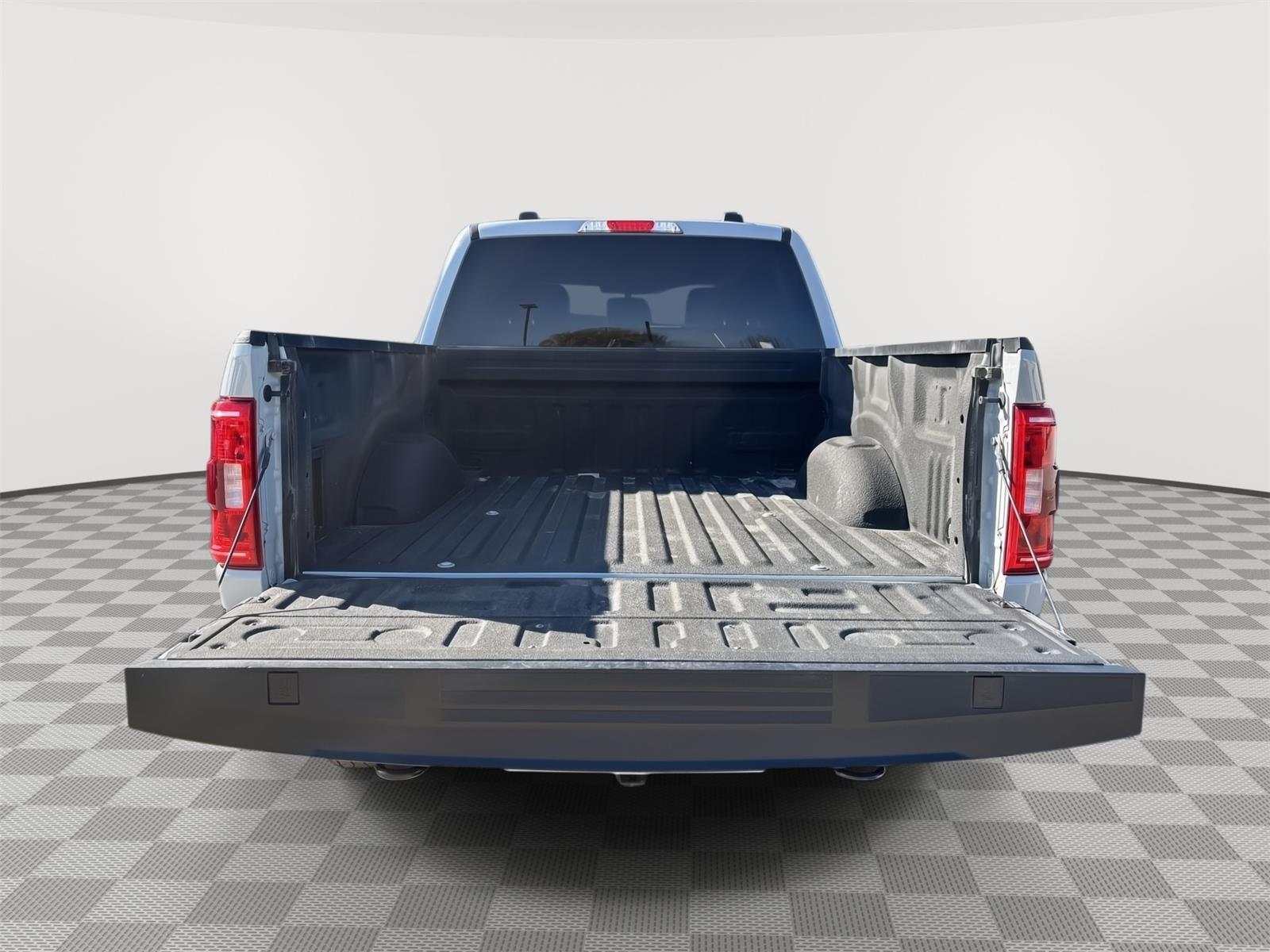 Vehicle photo 46