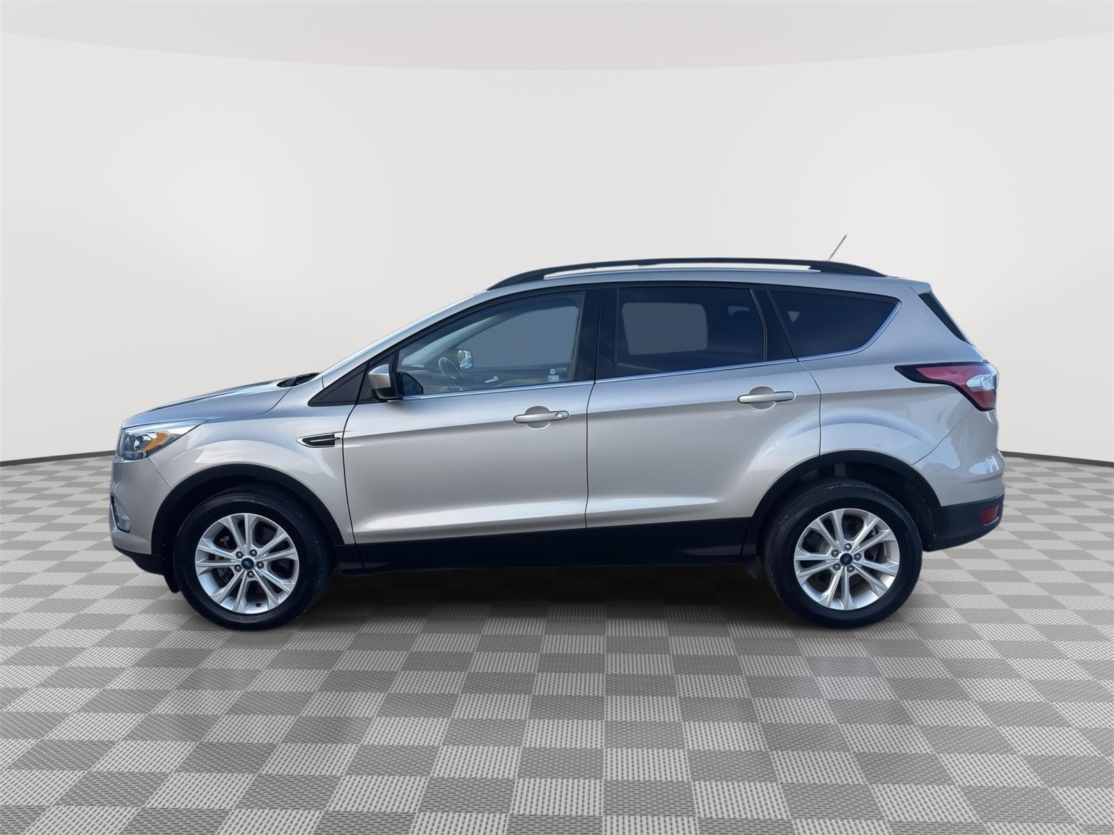 Vehicle photo 2