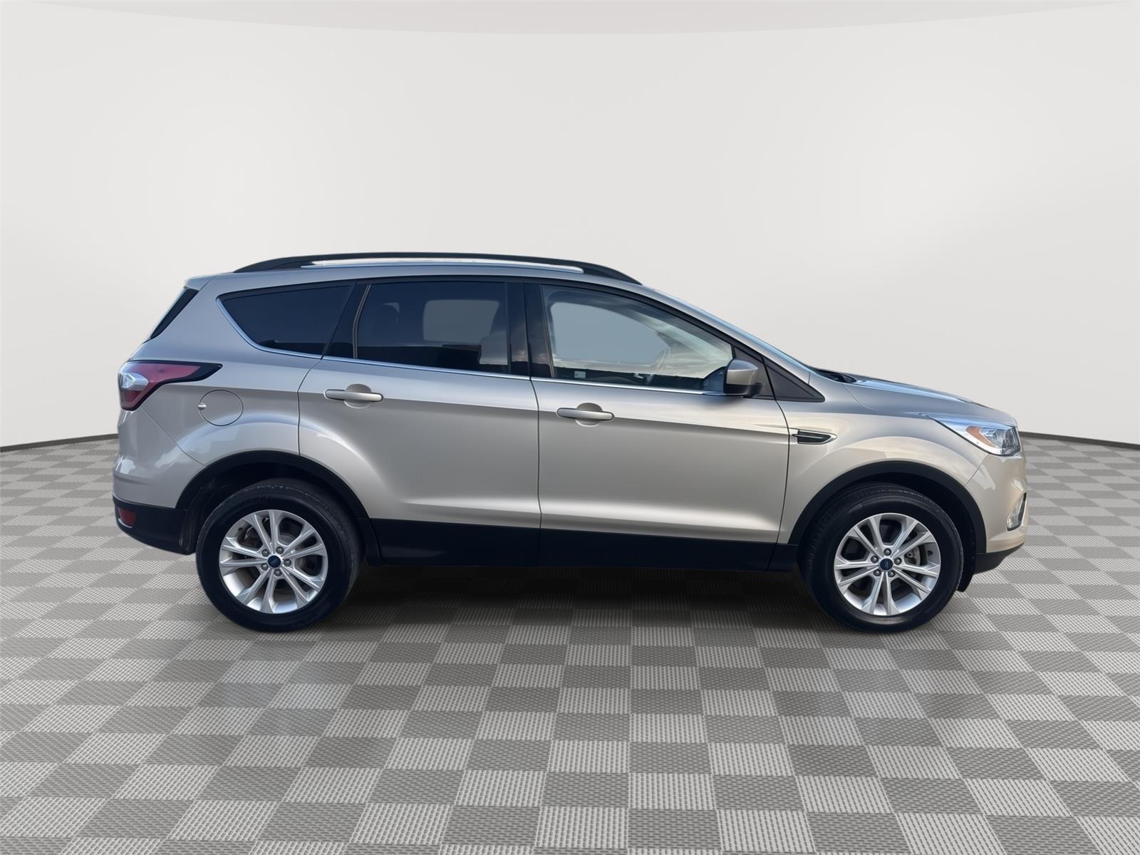Vehicle photo 7