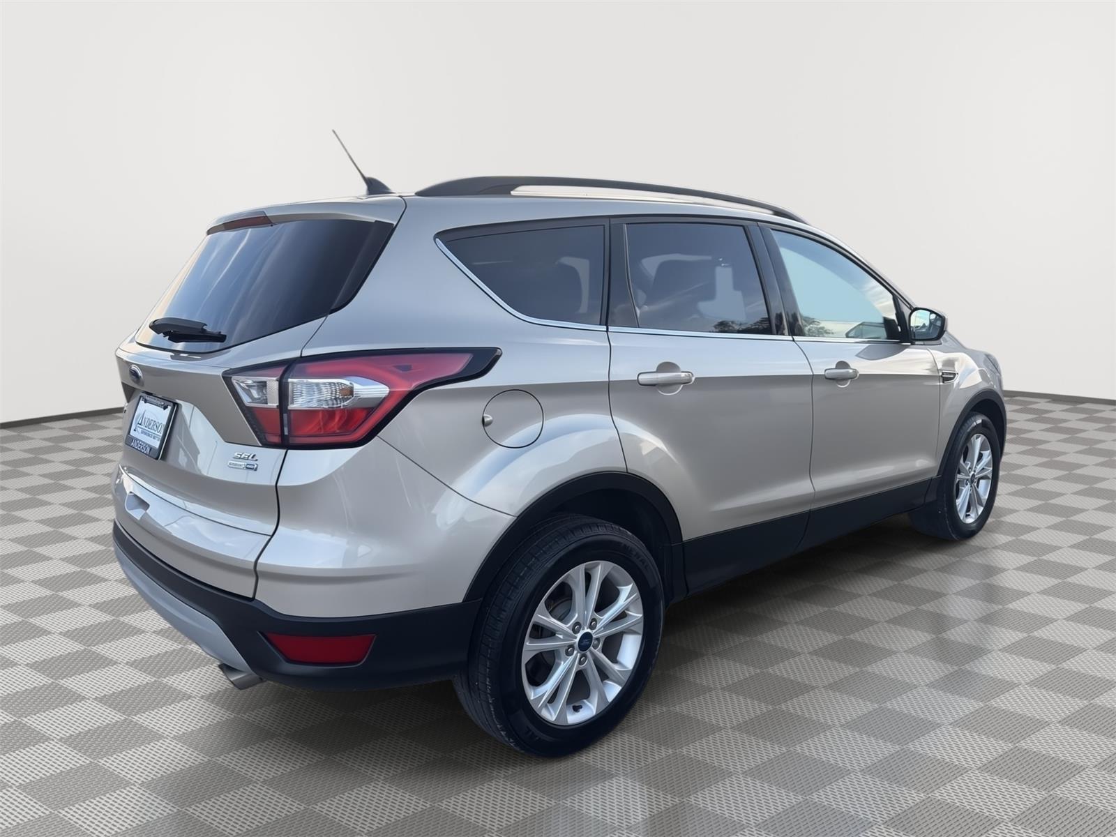 Vehicle photo 8