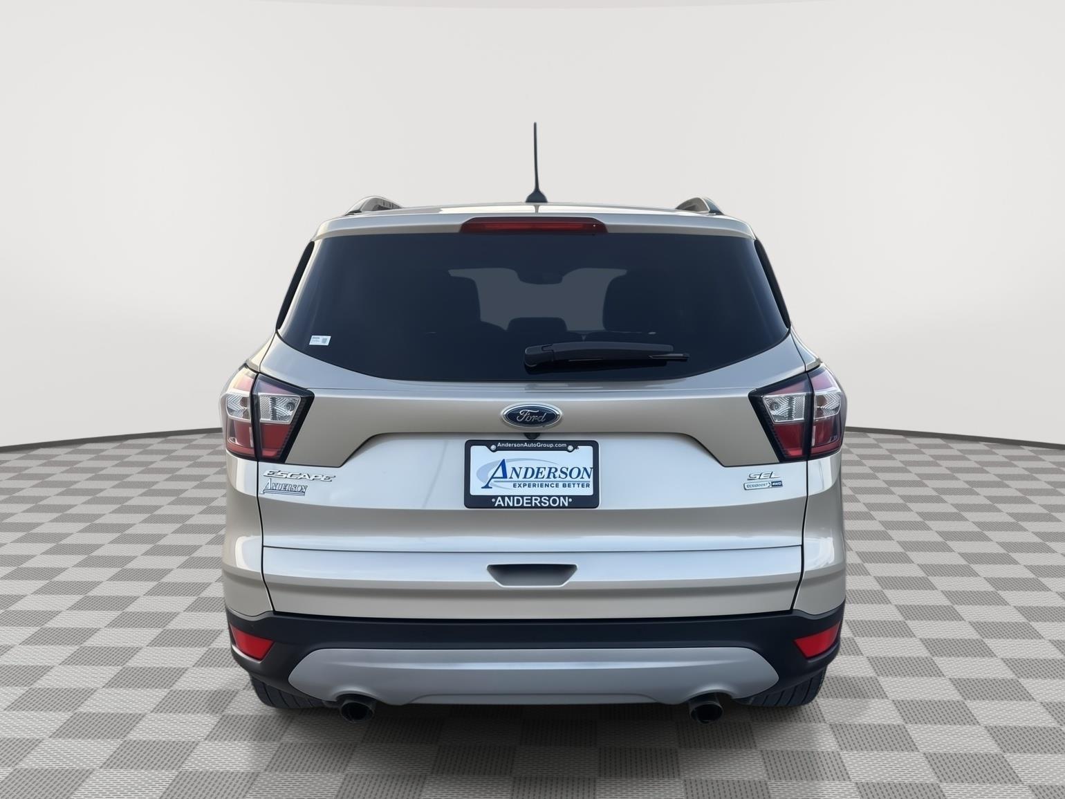 Vehicle photo 9