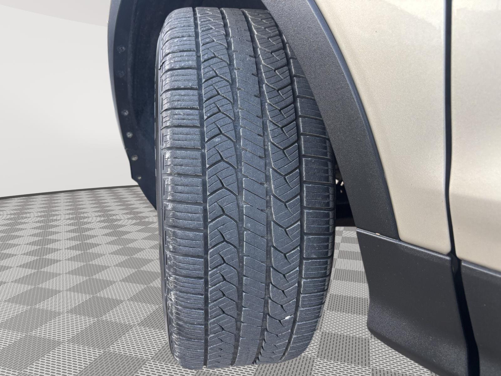 Vehicle photo 12