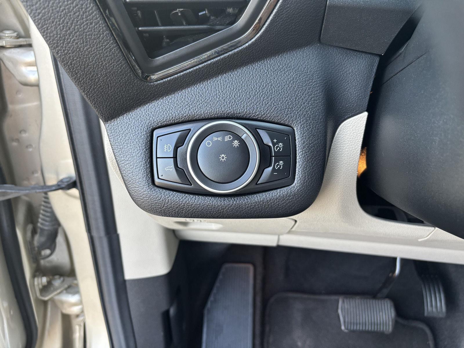Vehicle photo 16