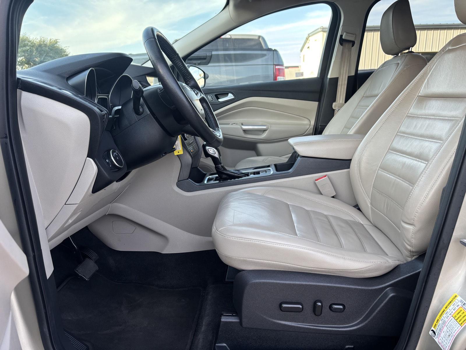 Vehicle photo 19