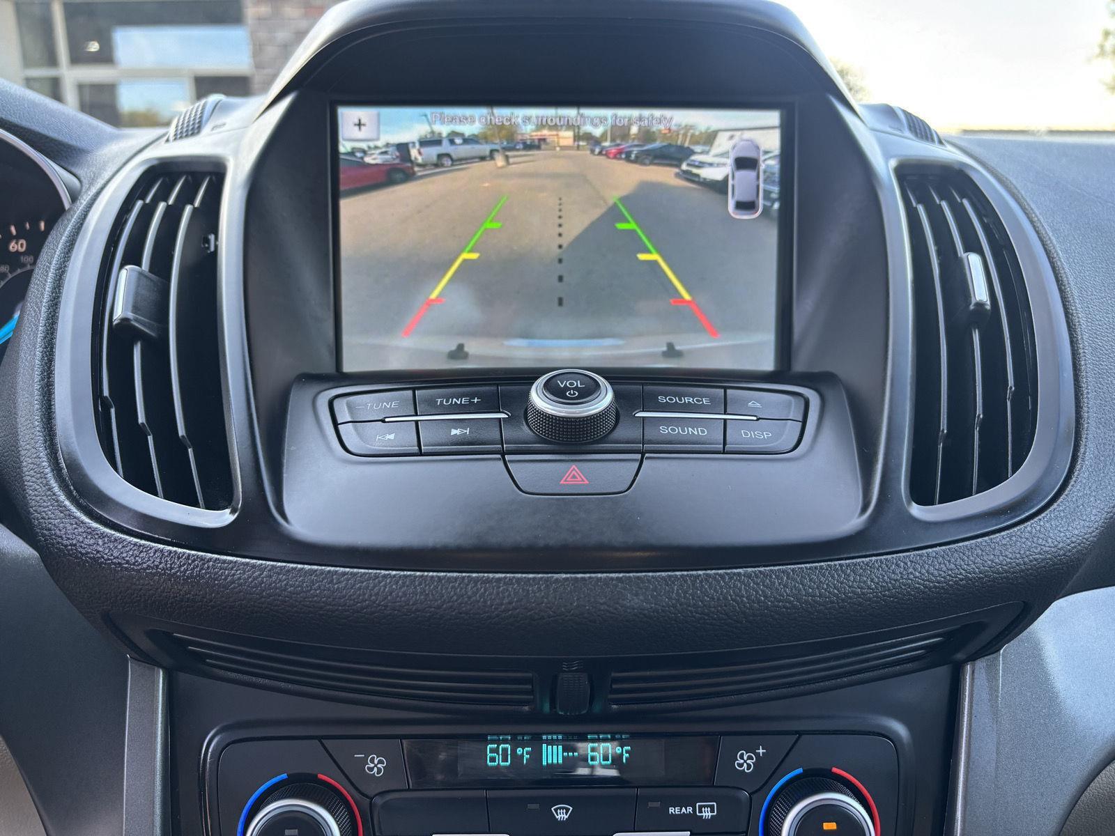 Vehicle photo 25
