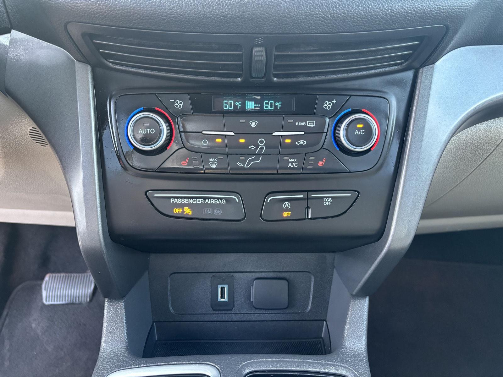 Vehicle photo 26