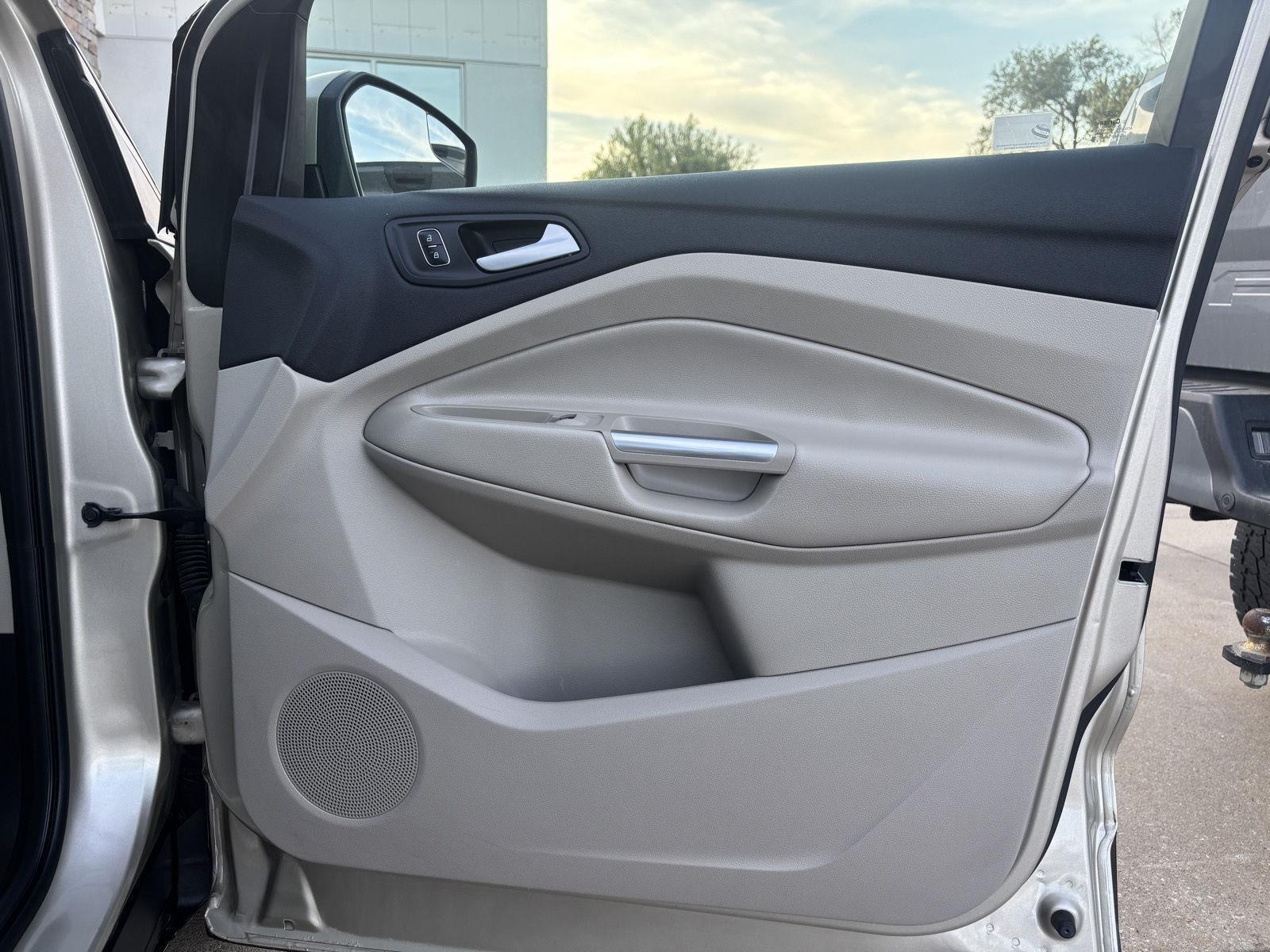 Vehicle photo 27