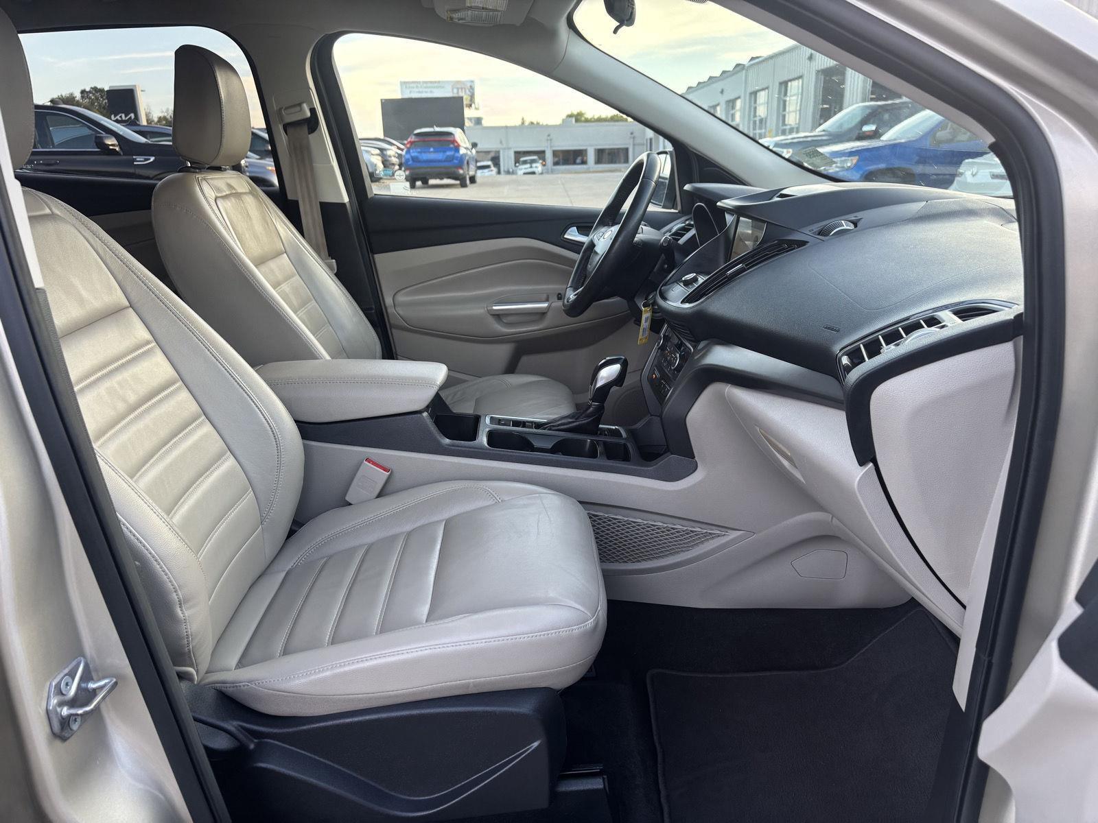 Vehicle photo 28