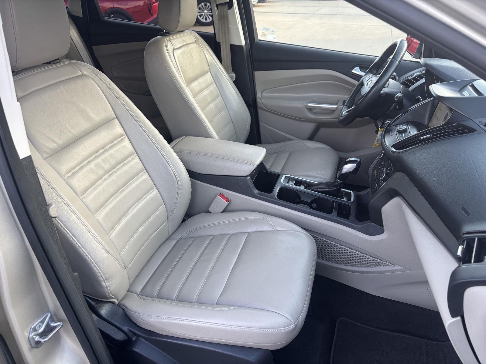 Vehicle photo 29