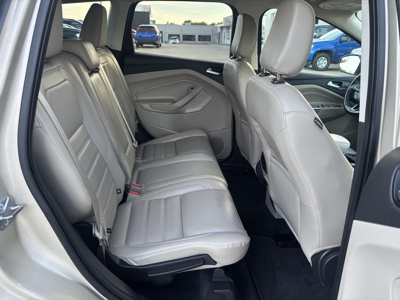 Vehicle photo 31