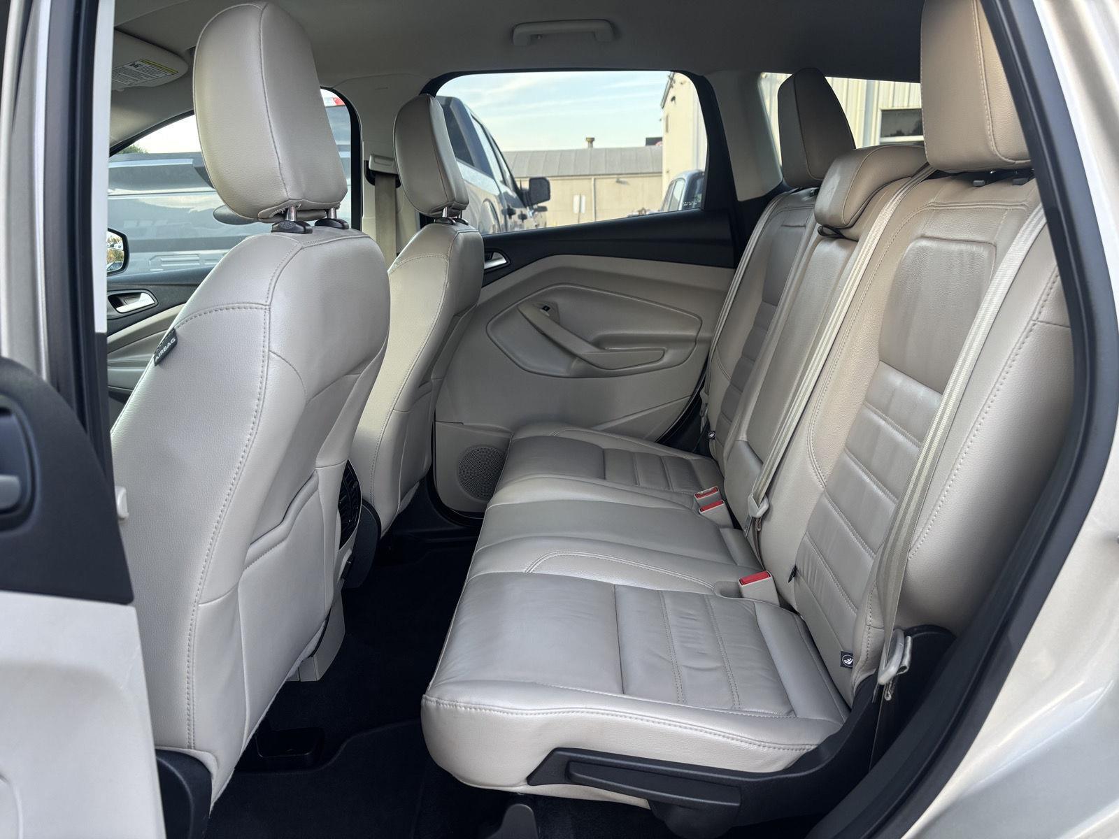 Vehicle photo 33