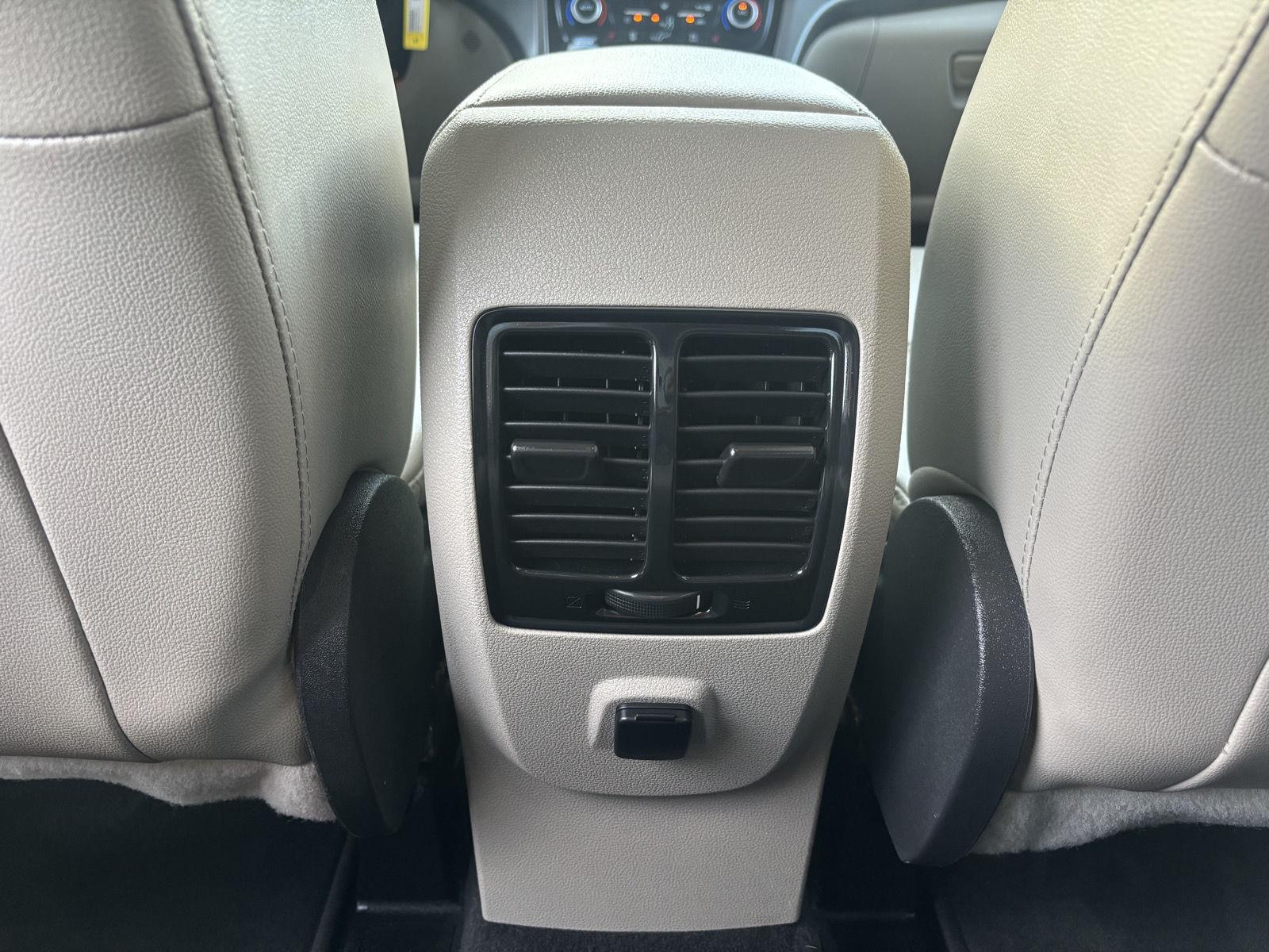 Vehicle photo 38