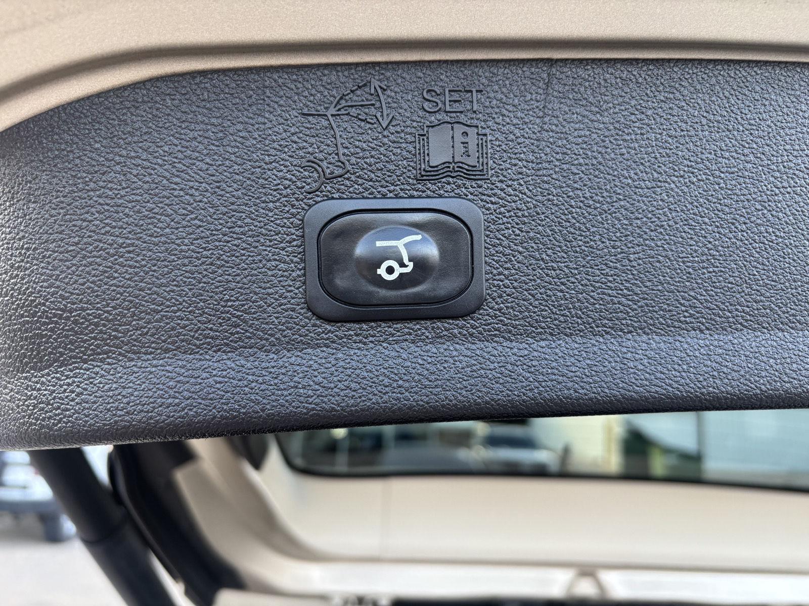 Vehicle photo 41
