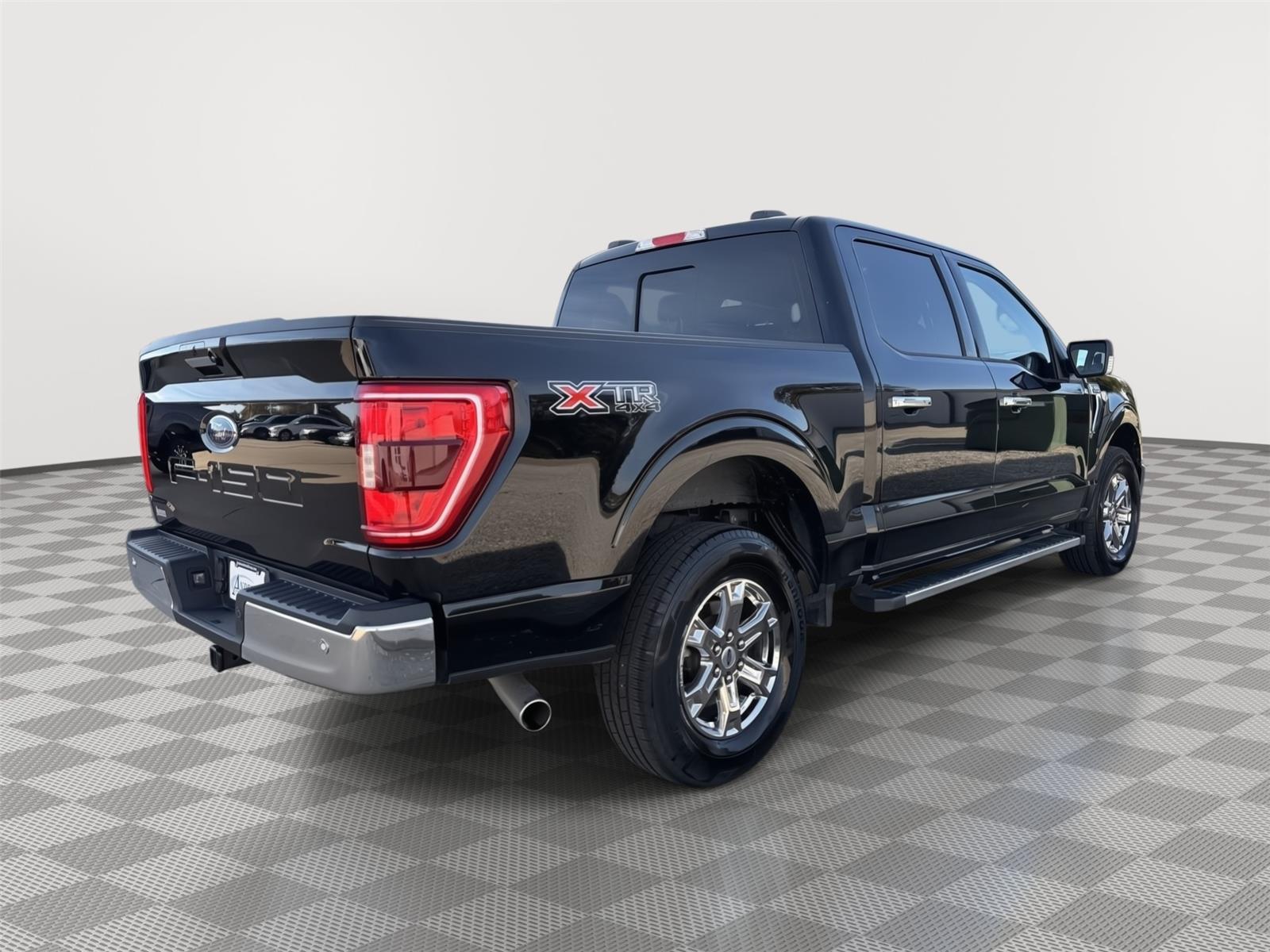 Vehicle photo 8