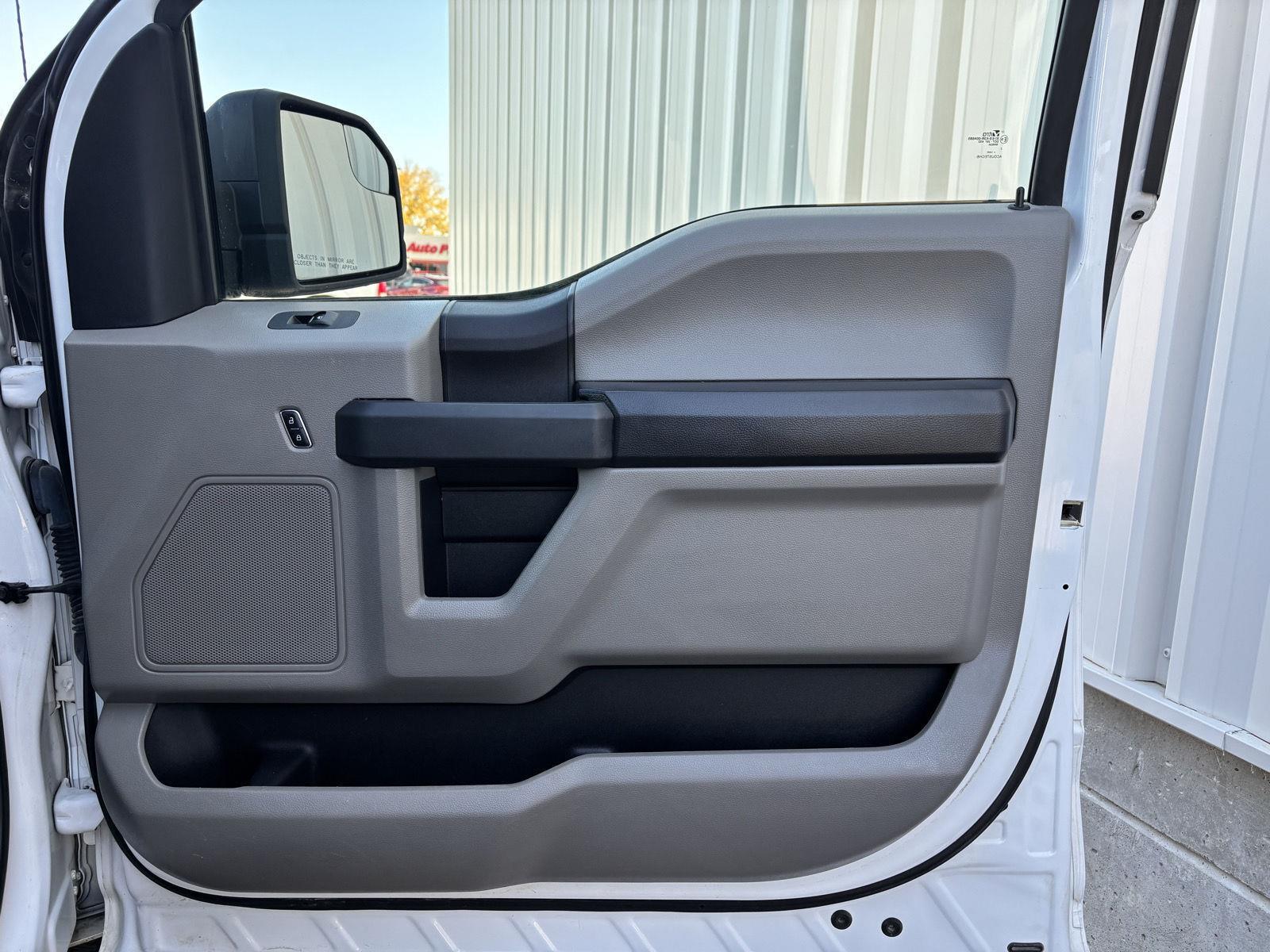 Vehicle photo 27