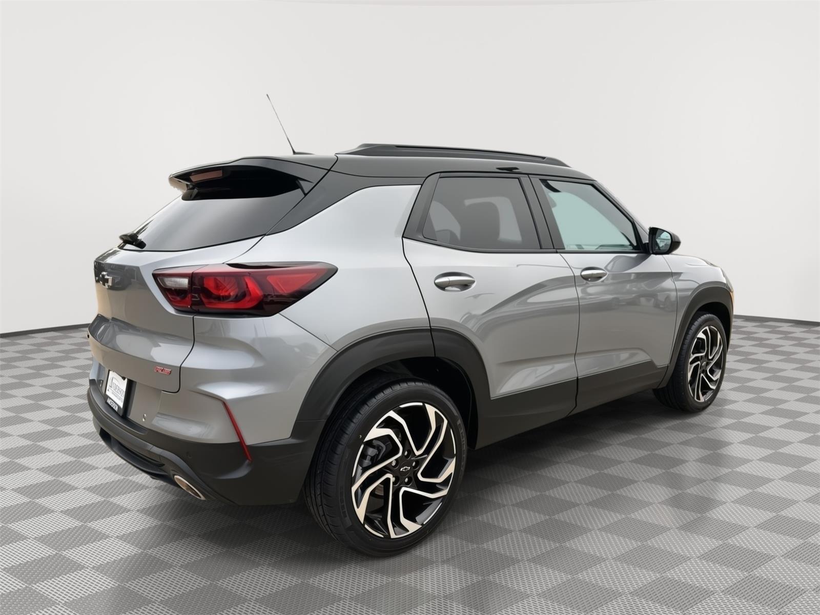 Vehicle photo 8