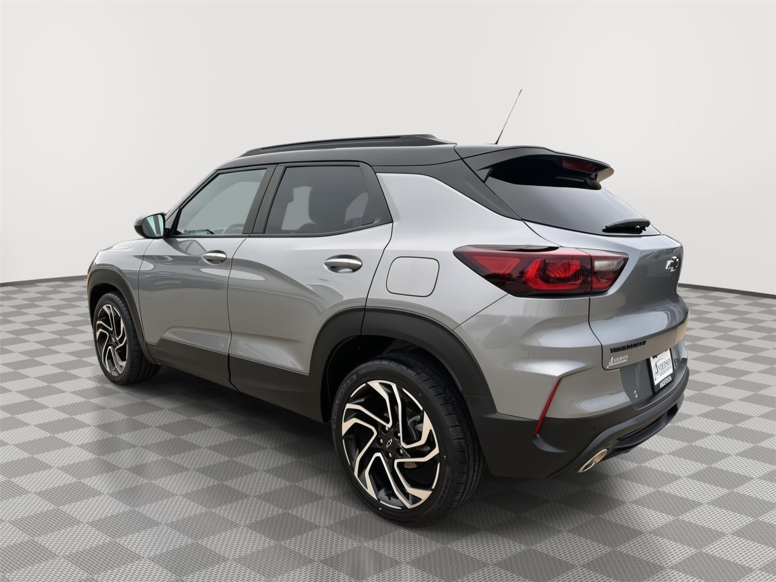 Vehicle photo 10