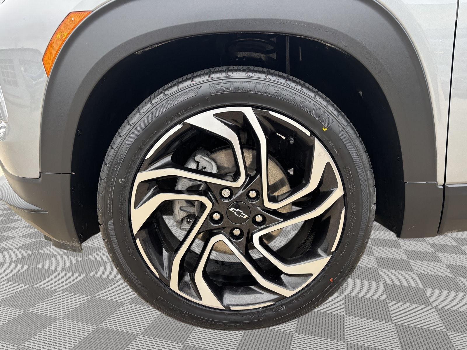 Vehicle photo 11