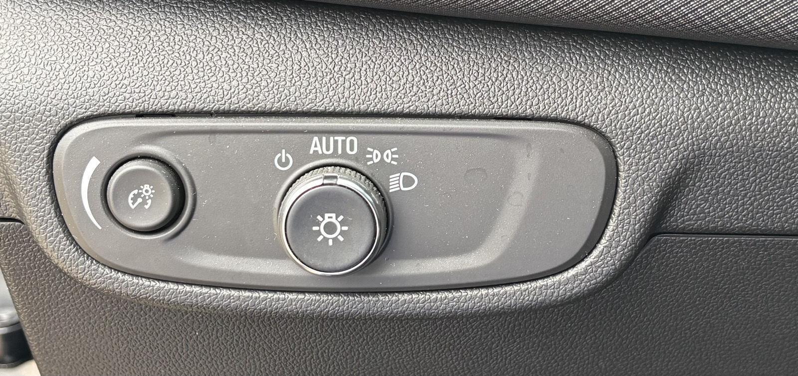 Vehicle photo 17