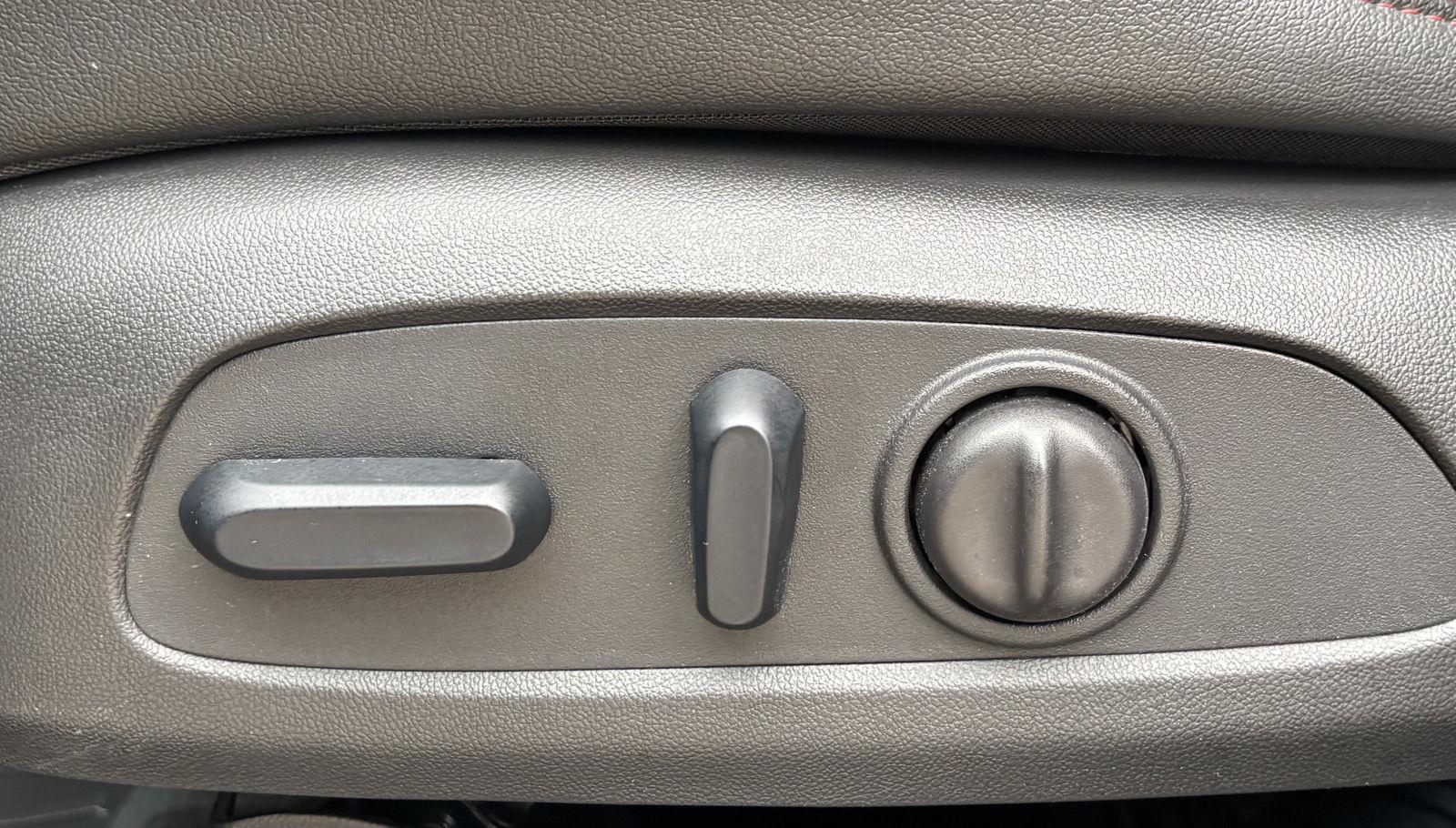 Vehicle photo 21