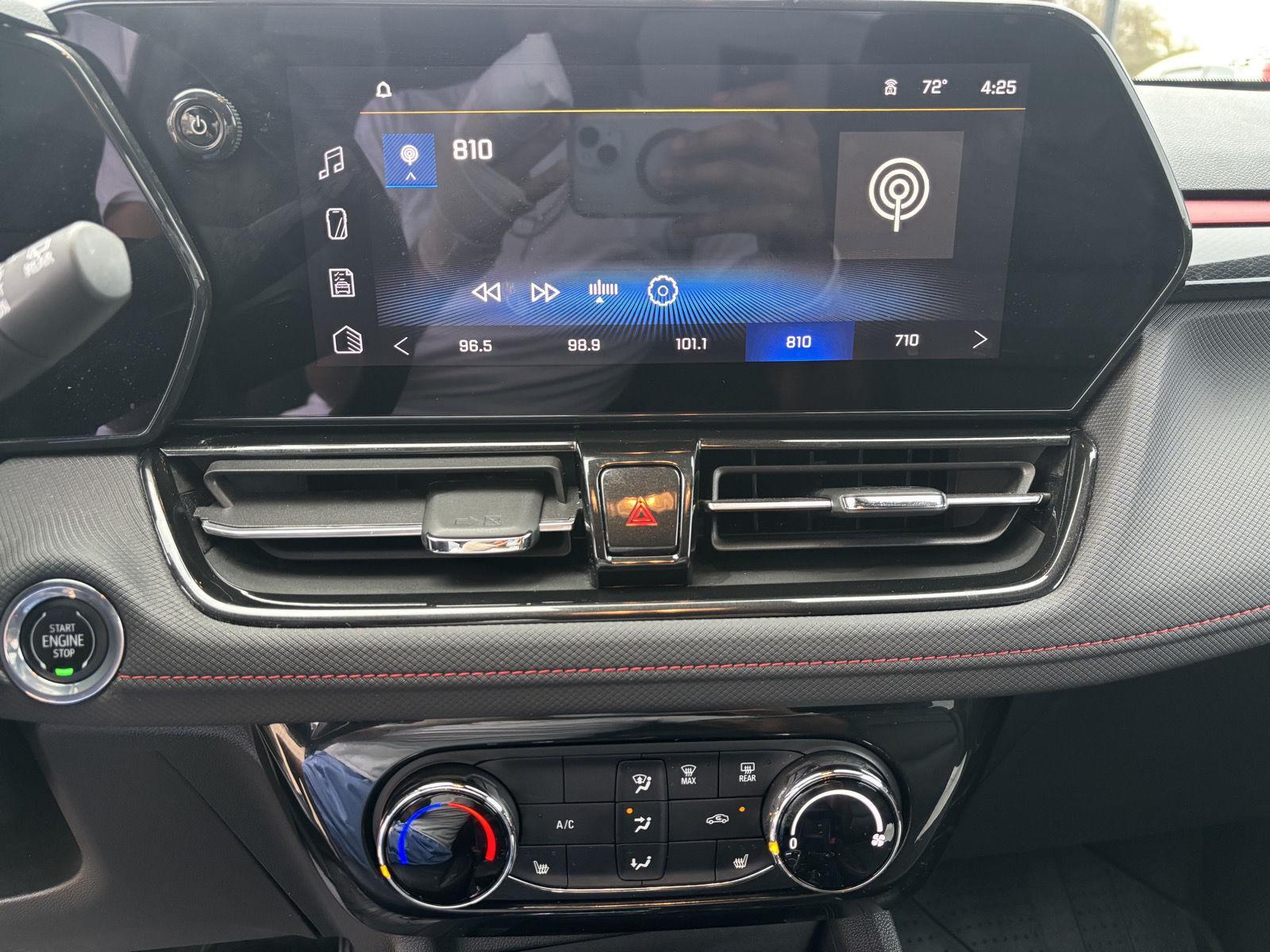 Vehicle photo 25