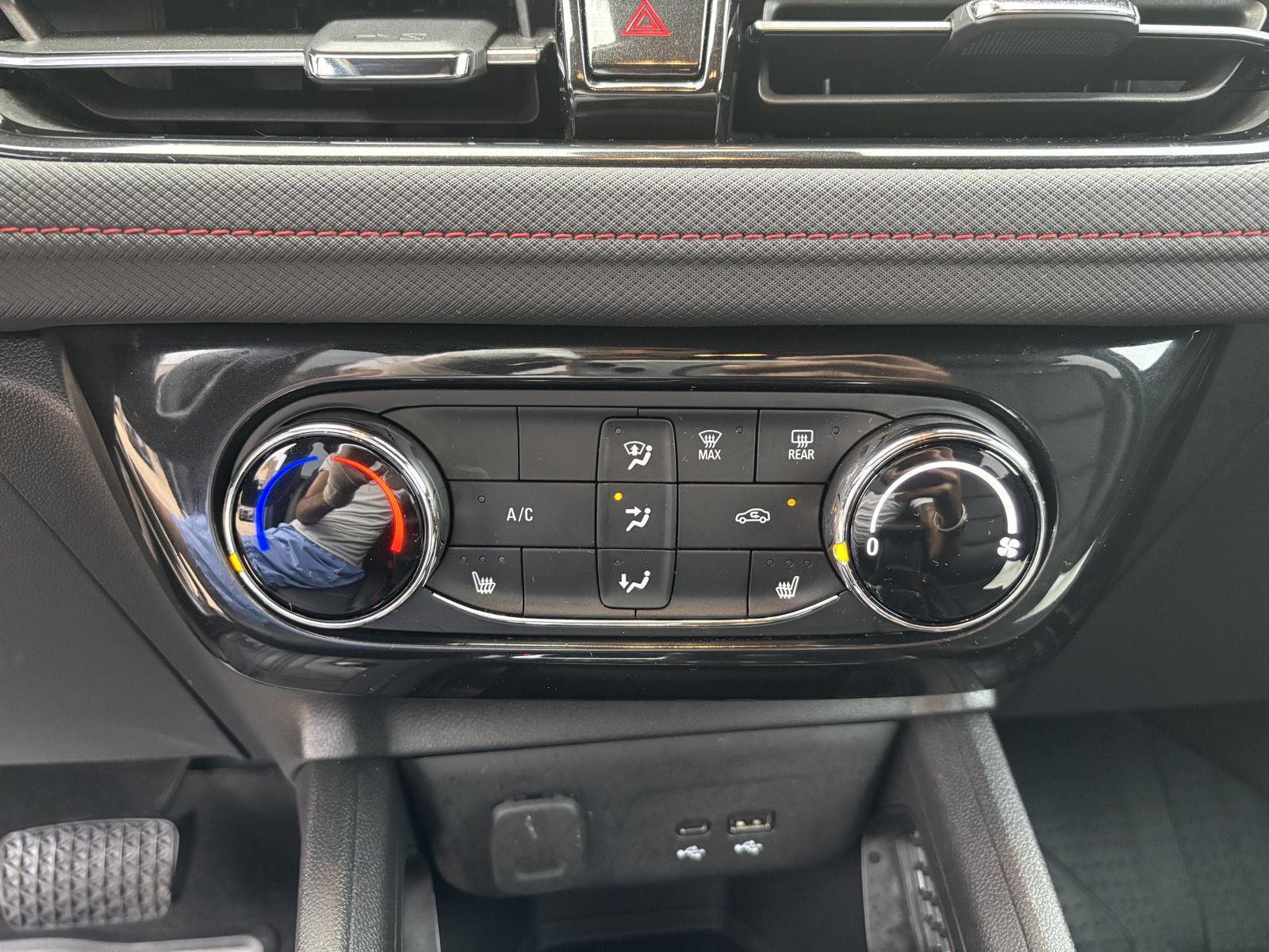 Vehicle photo 26