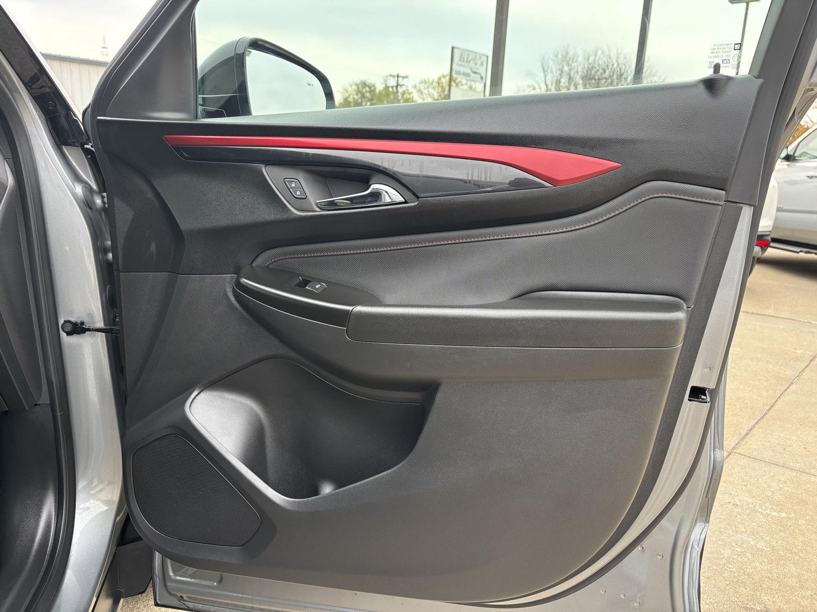 Vehicle photo 28