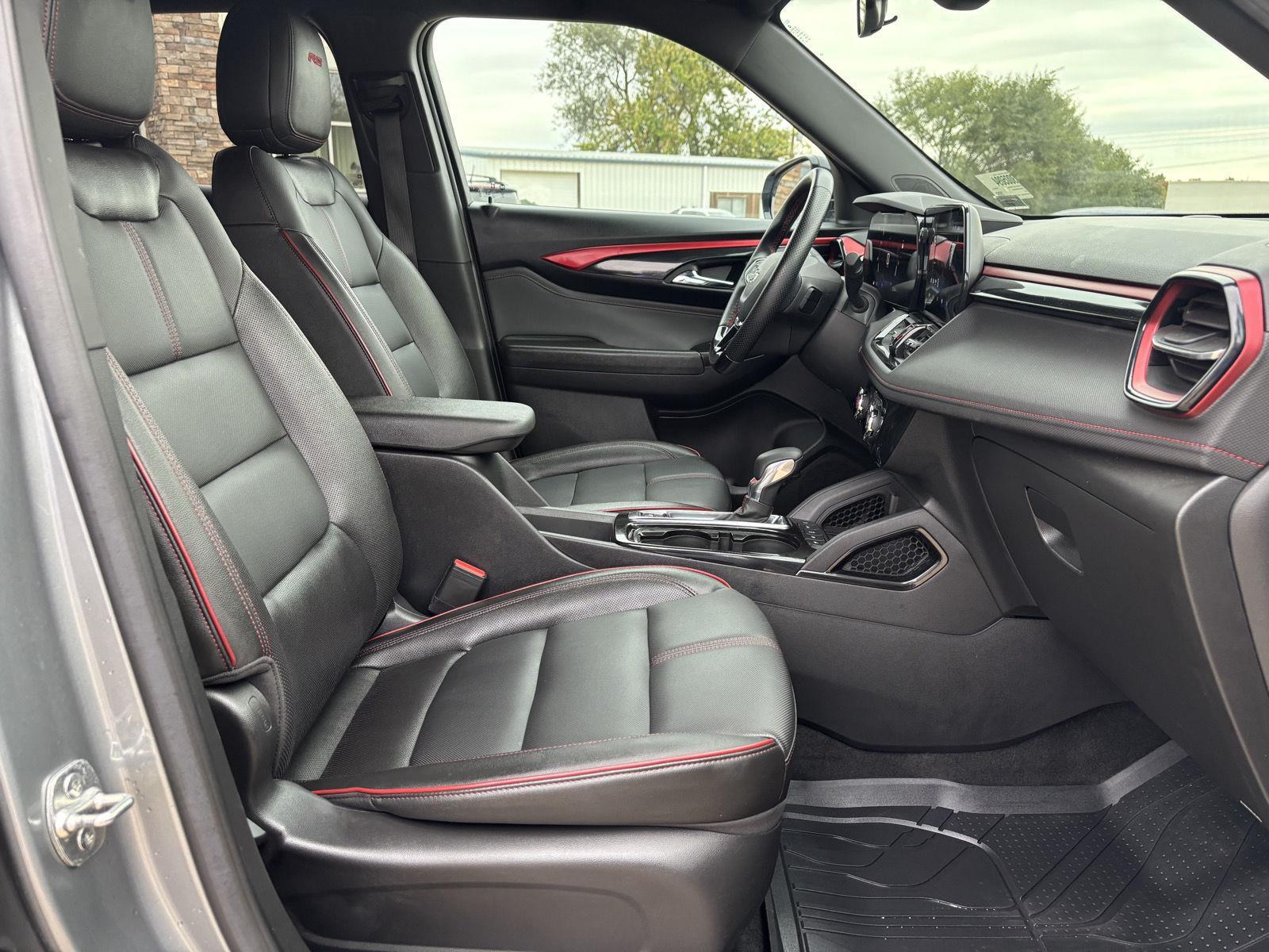Vehicle photo 29