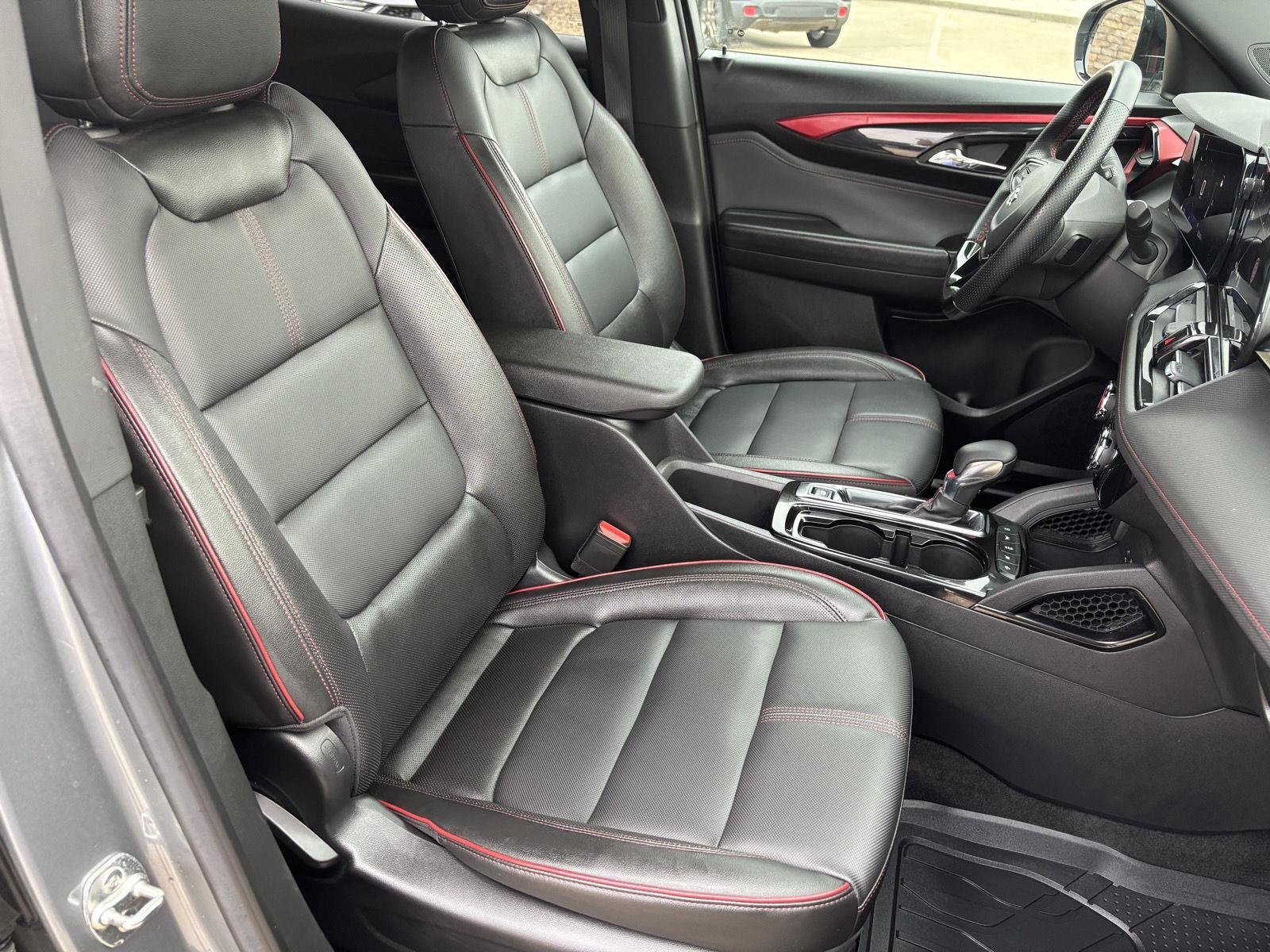 Vehicle photo 30