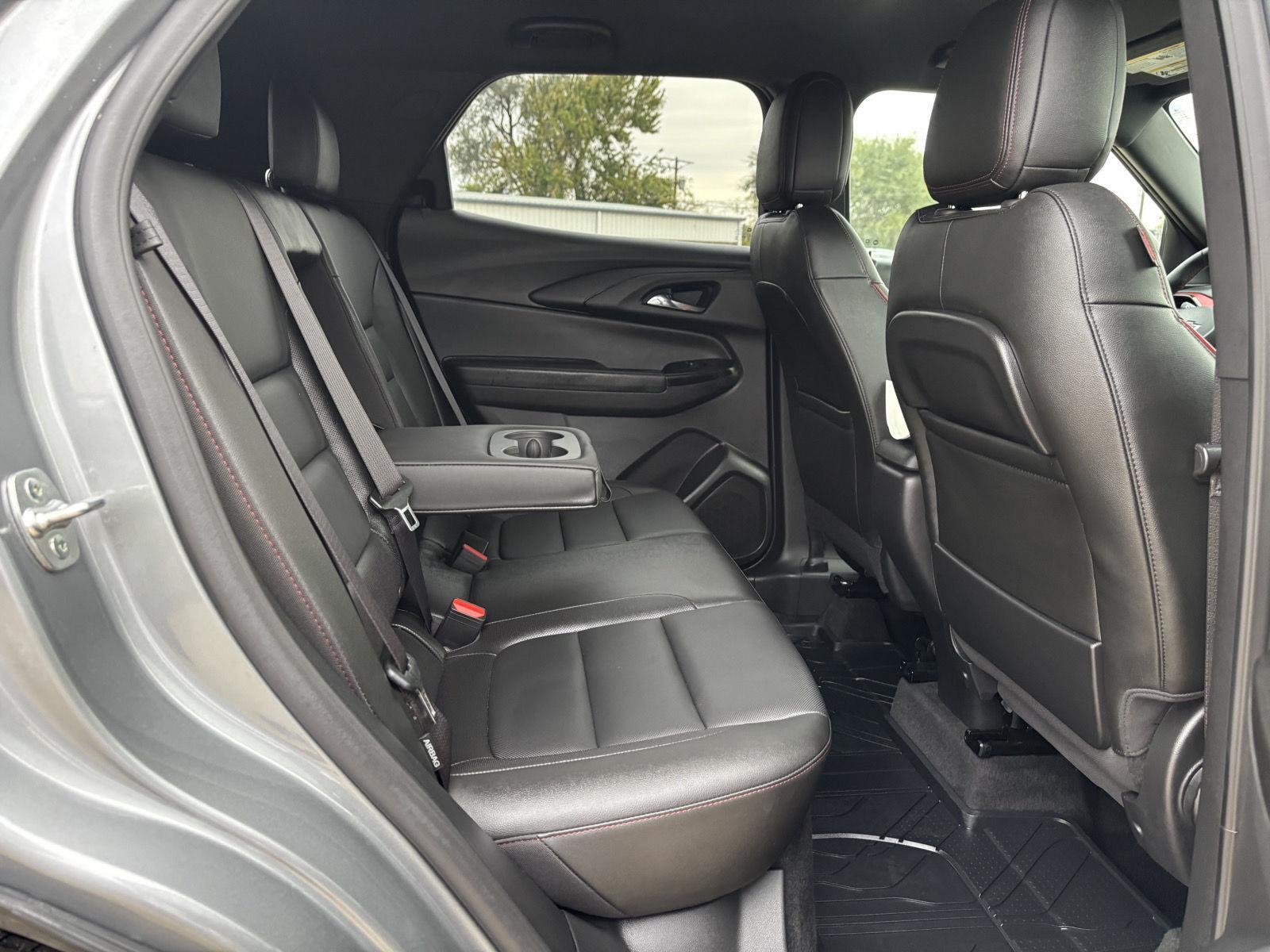 Vehicle photo 32
