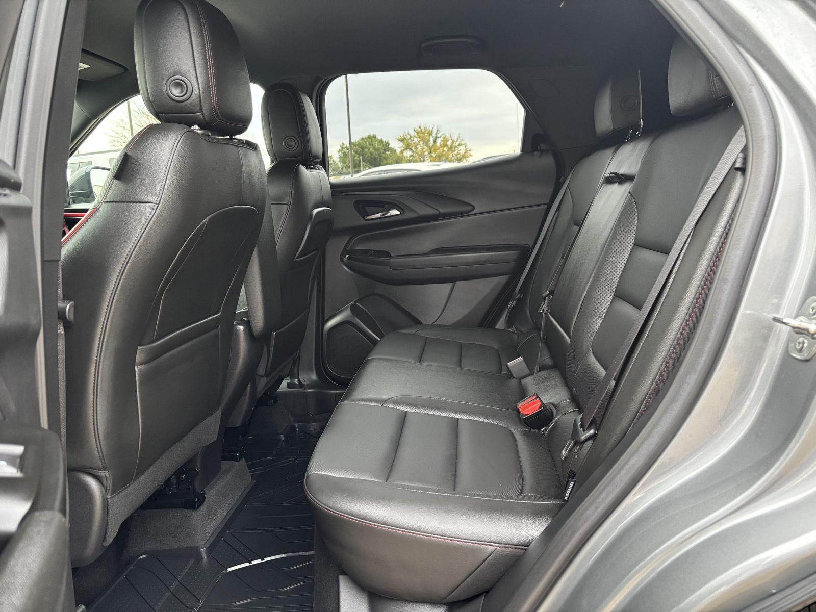 Vehicle photo 34