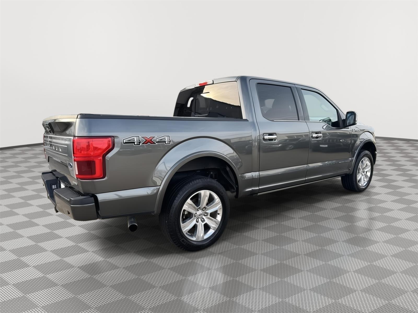 Vehicle photo 8