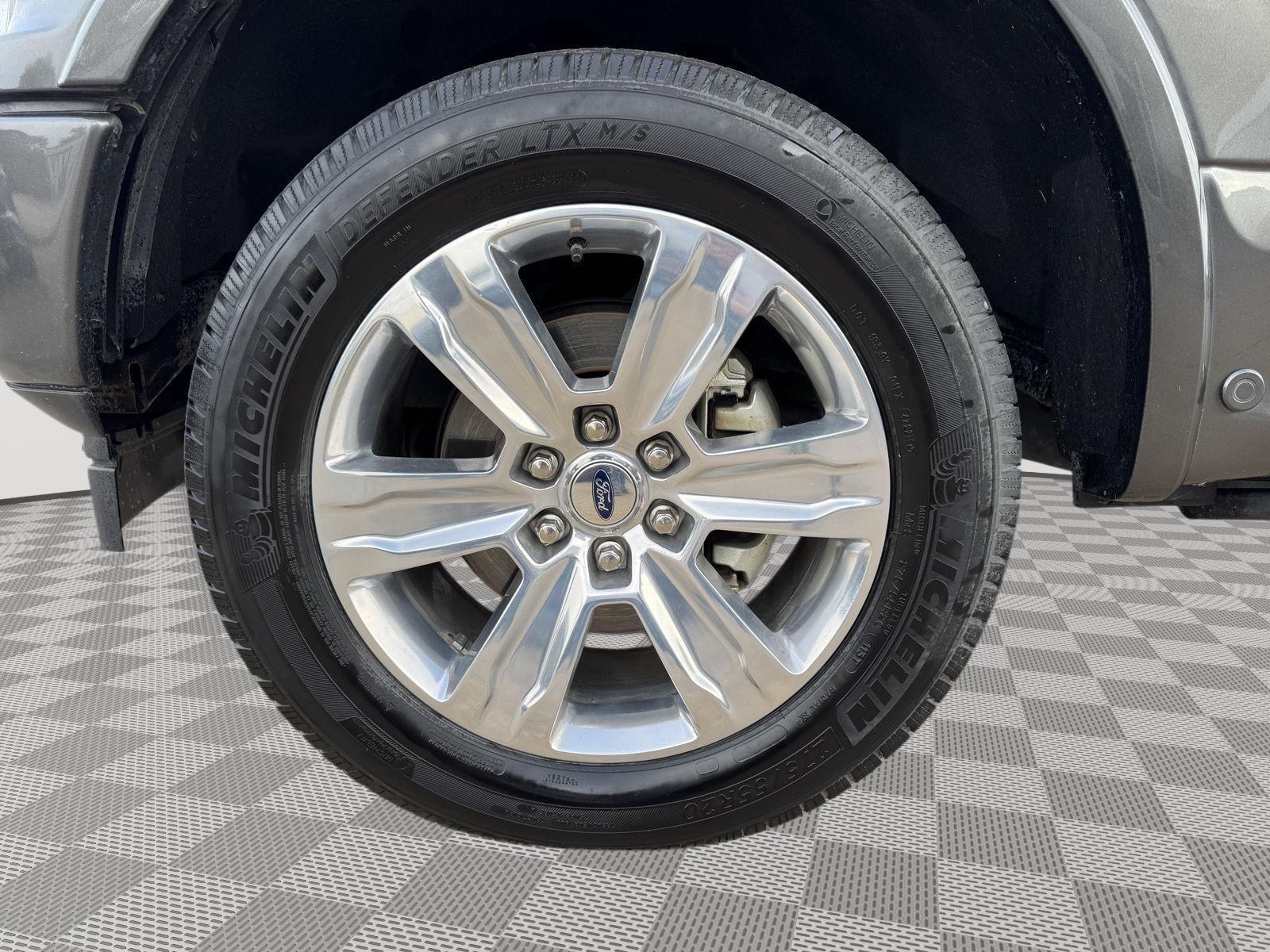 Vehicle photo 11