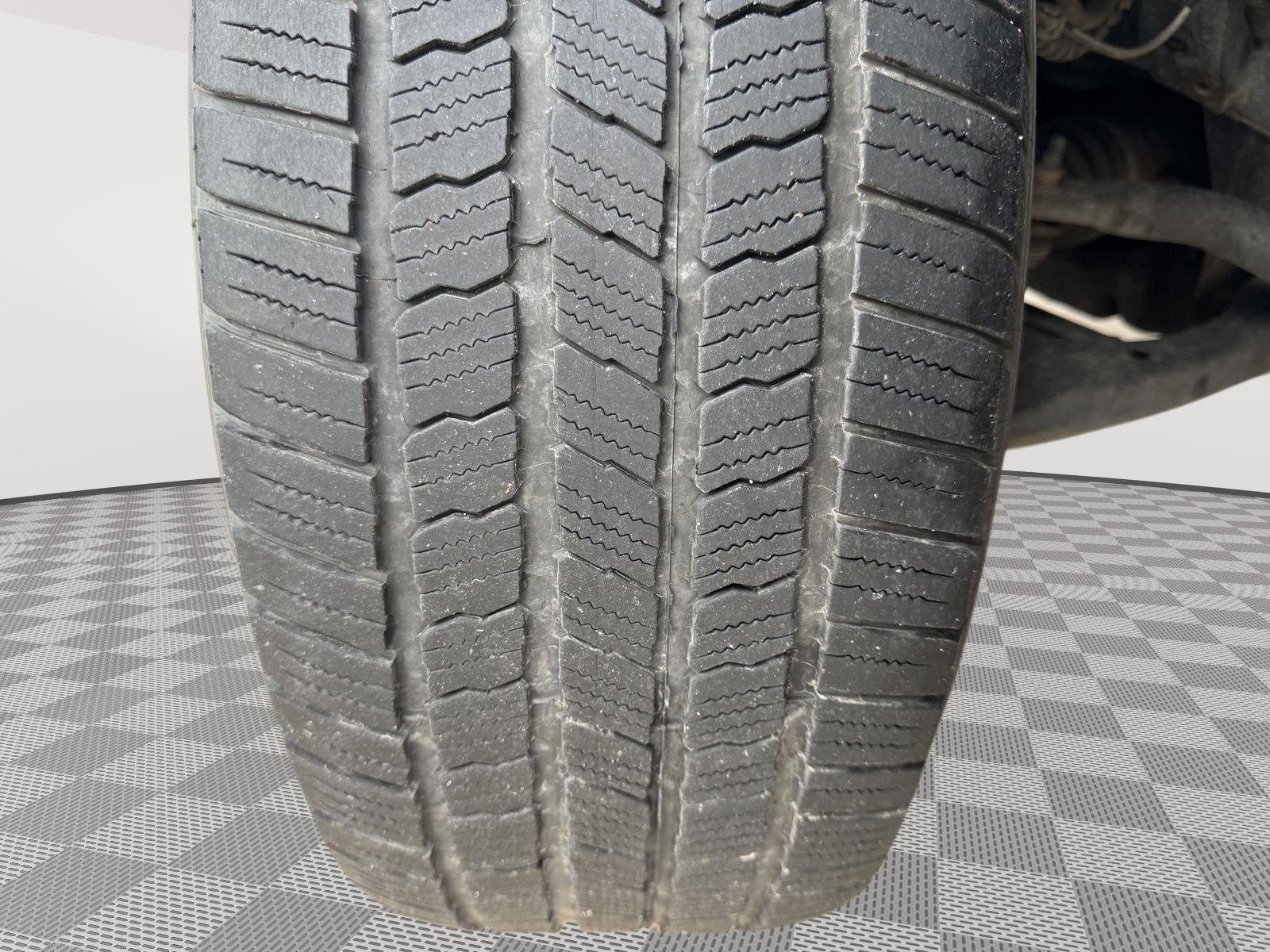 Vehicle photo 12