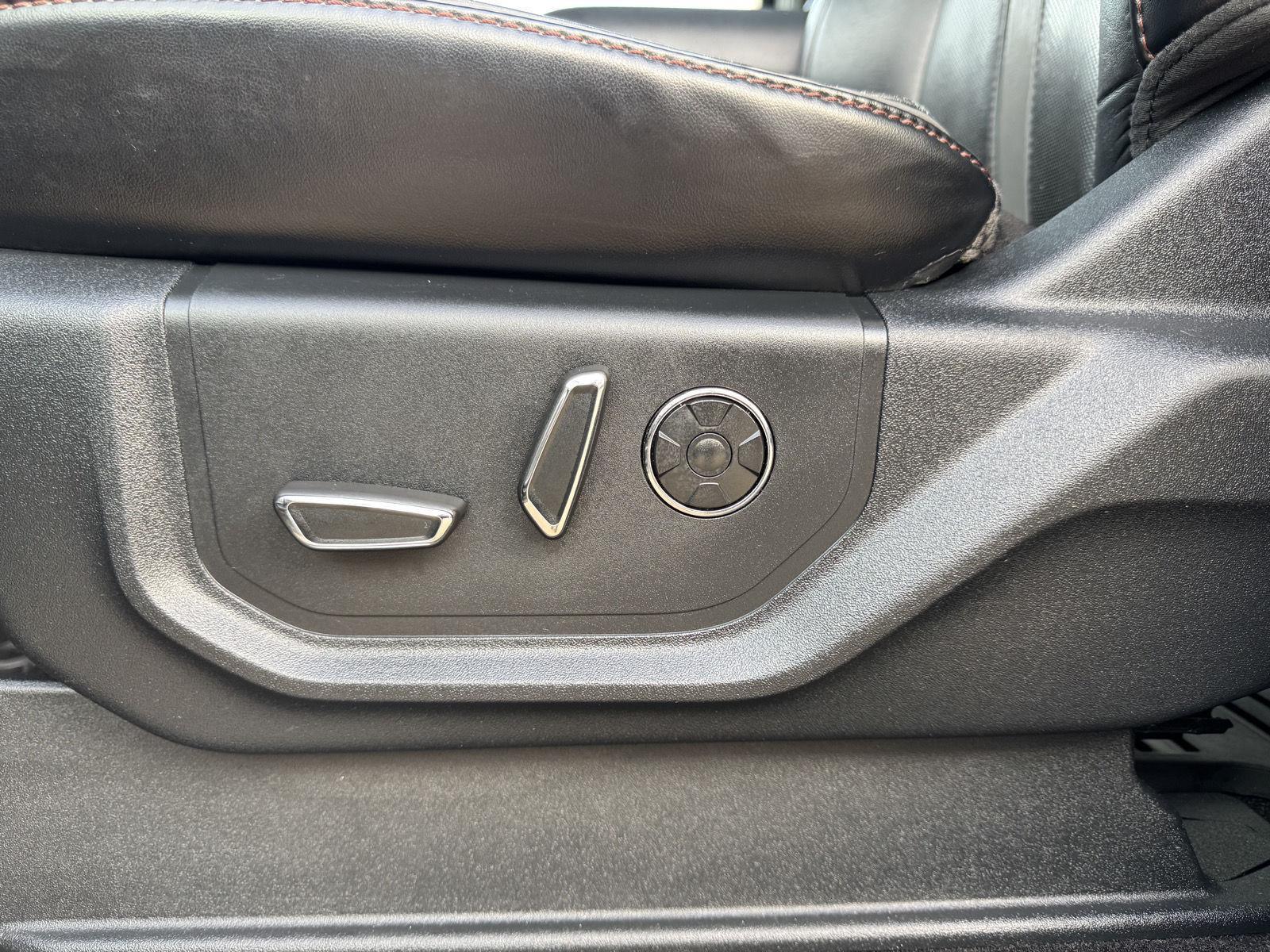 Vehicle photo 20