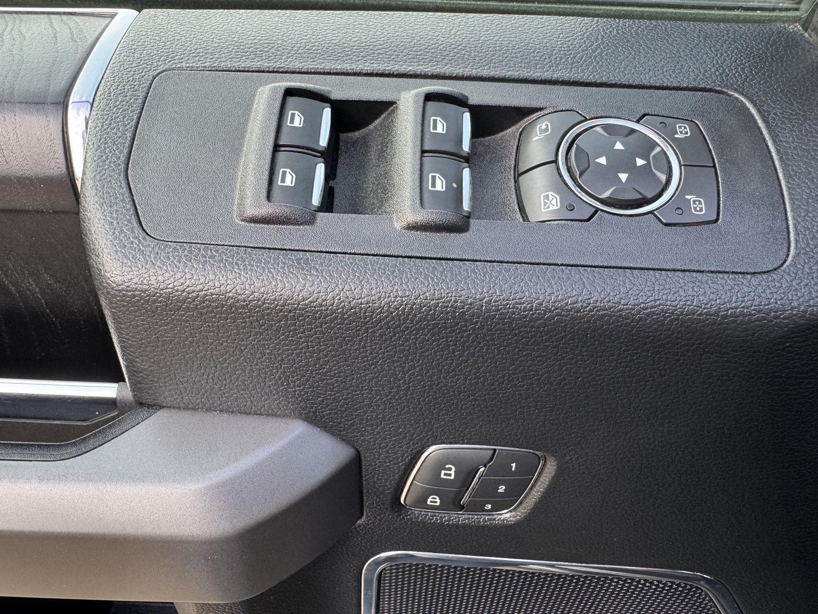 Vehicle photo 21
