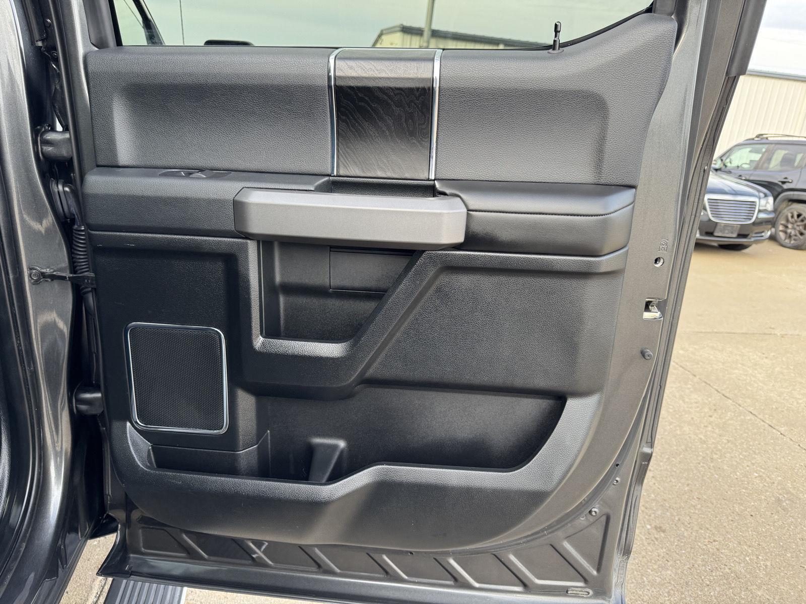 Vehicle photo 27
