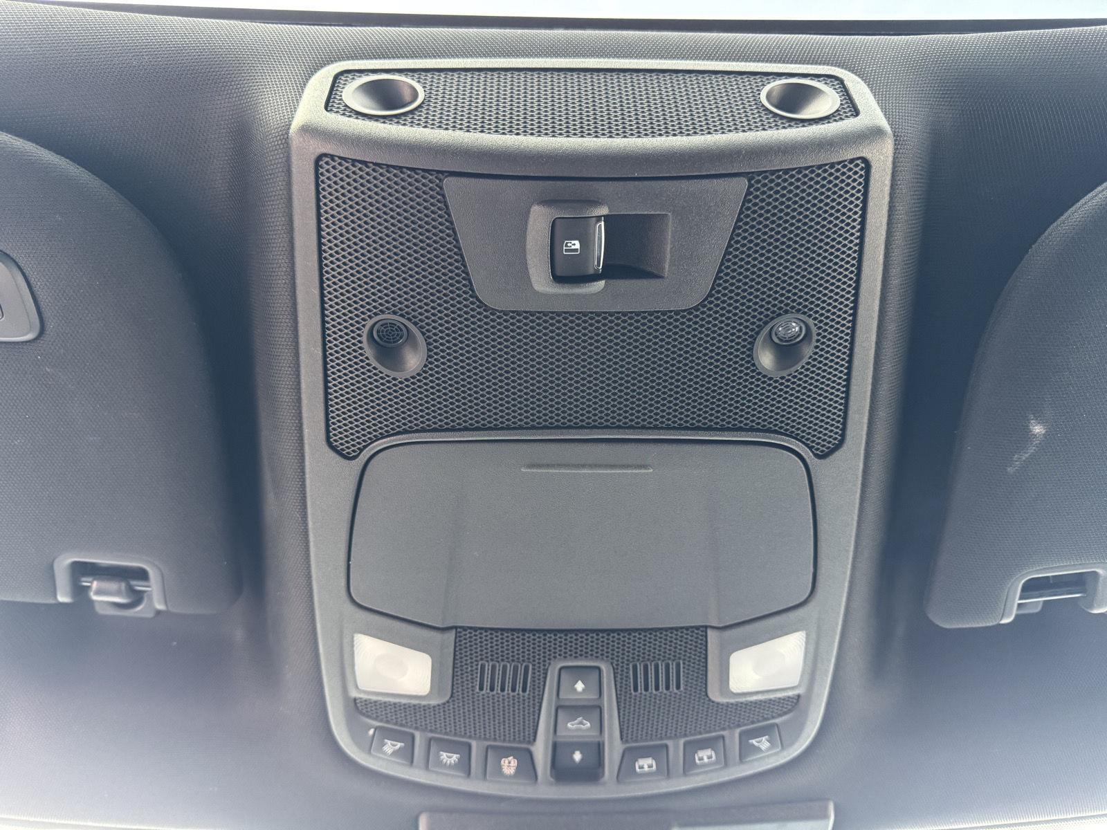 Vehicle photo 31