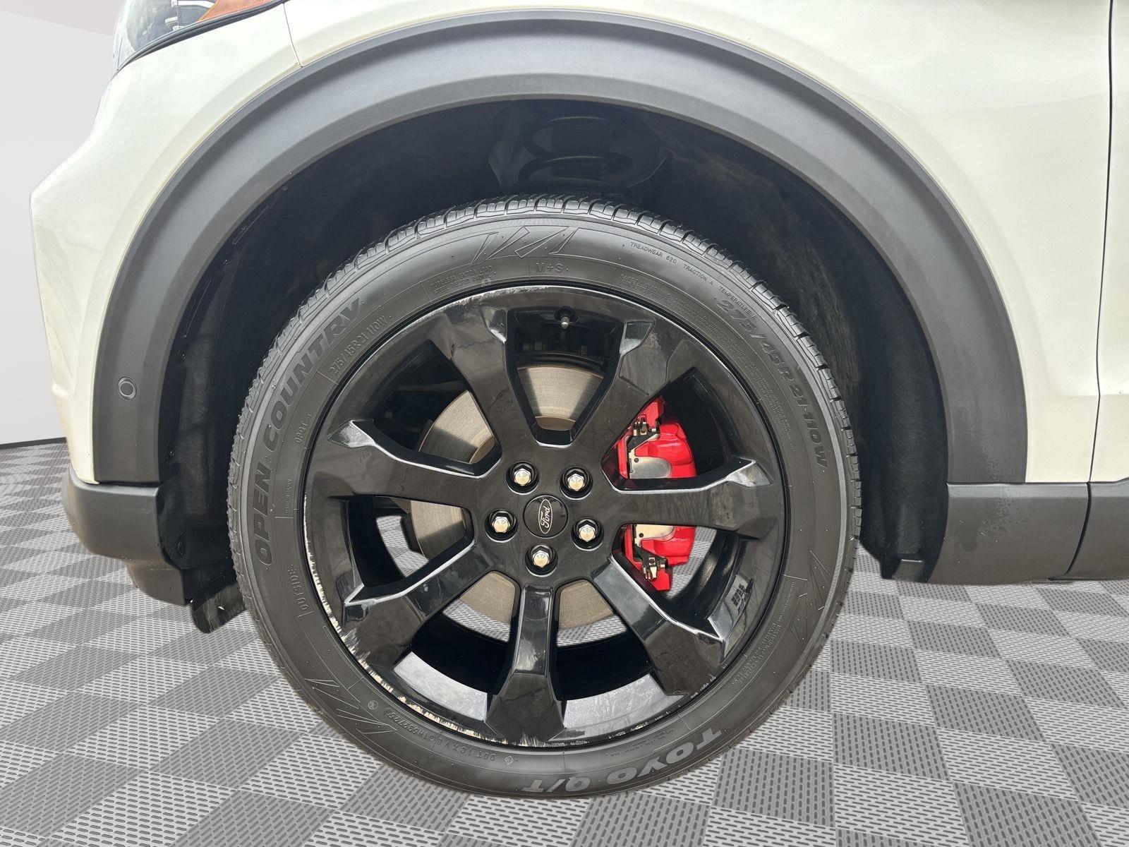 Vehicle photo 11